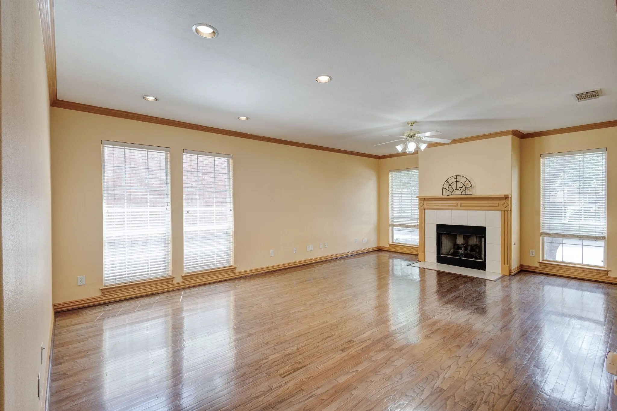 Single Family Residence For Rent in Collin County , 18722 Riverstone Court, Dallas, Texas 75252, 3 Bedroom, 2 Bathroom, 2 Garage spaces, 1,639 Sqft, built in 1998, mls#21388408, Real Estate Agent in Dallas, Homes For Rent in Collin county, Homes For Rent in Dallas, Realtor in Dallas Texas, Real Estate Brokerage Independent Realty Texas, Luminita Cordes Realtor
