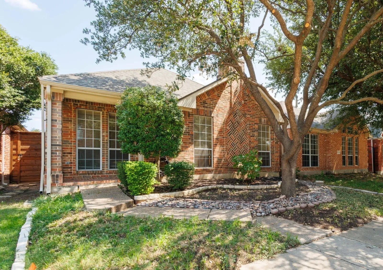 Single Family Residence For Rent in Collin County , 18722 Riverstone Court, Dallas, Texas 75252, 3 Bedroom, 2 Bathroom, 2 Garage spaces, 1,639 Sqft, built in 1998, mls#21388408, Real Estate Agent in Dallas, Homes For Rent in Collin county, Homes For Rent in Dallas, Realtor in Dallas Texas, Real Estate Brokerage Independent Realty Texas, Luminita Cordes Realtor