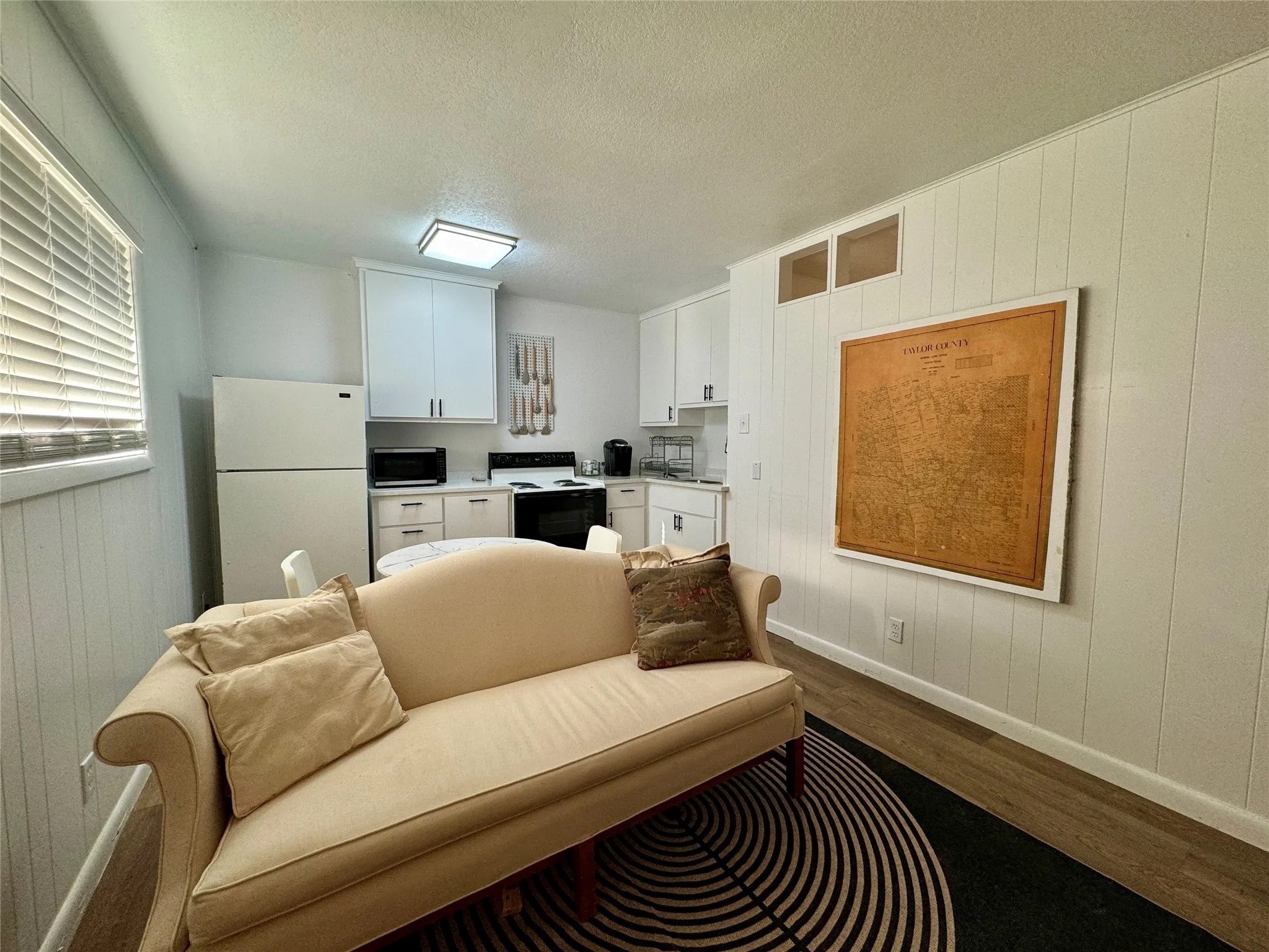 Apartment For Rent in Taylor County , 2401 Church Street 8, Abilene, Texas 79601, 1 Bedroom, 1 Bathroom, Garage spaces, 450 Sqft, built in 1959, mls#21388641, Real Estate Agent in Abilene, Homes For Rent in Taylor county, Homes For Rent in Abilene, Realtor in Abilene Texas, Real Estate Brokerage Independent Realty Texas, Luminita Cordes Realtor