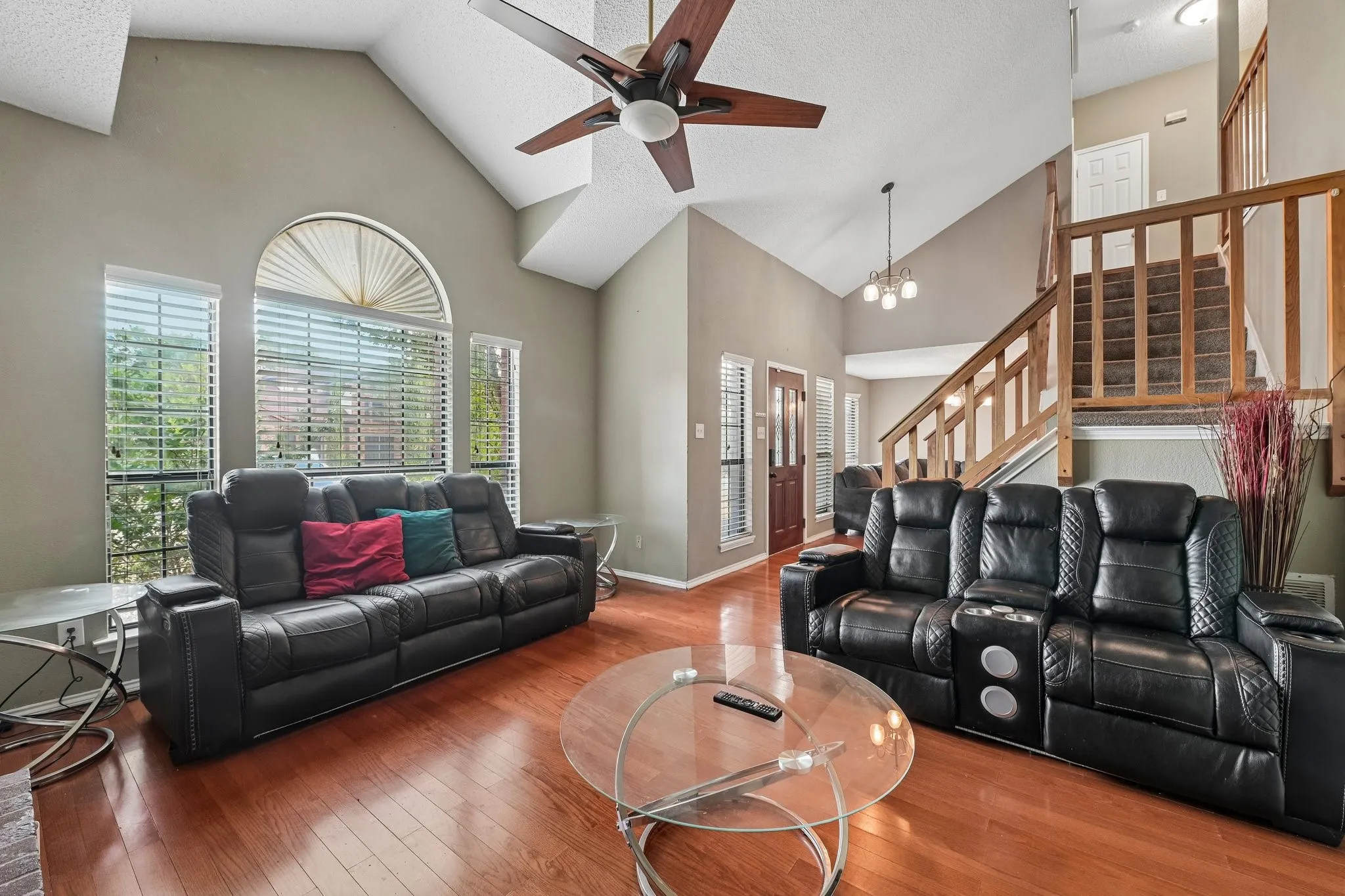 Single Family Residence For Sale in Tarrant County , 4357 Walsh Lane, Grand Prairie, Texas 75052, 3 Bedroom, 3 Bathroom, 2 Garage spaces, 1,774 Sqft, built in 1988, mls#21386860, Real Estate Agent in Grand Prairie, Homes For Sale in Tarrant county, Homes For Sale in Grand Prairie, Realtor in Grand Prairie Texas, Real Estate Brokerage Independent Realty Texas, Luminita Cordes Realtor