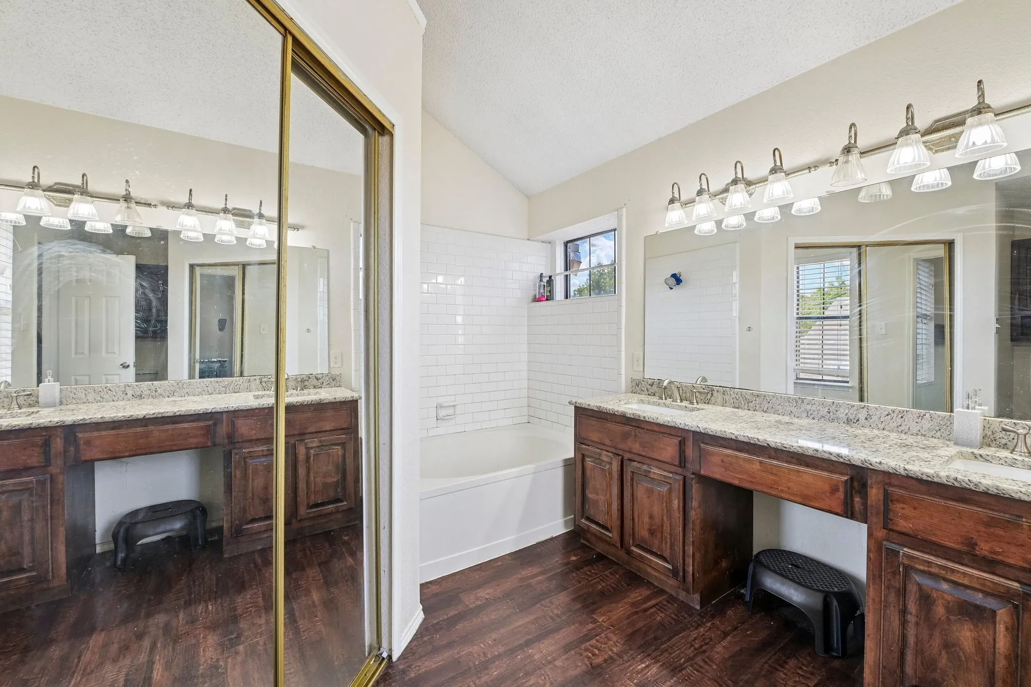 Single Family Residence For Sale in Tarrant County , 4357 Walsh Lane, Grand Prairie, Texas 75052, 3 Bedroom, 3 Bathroom, 2 Garage spaces, 1,774 Sqft, built in 1988, mls#21386860, Real Estate Agent in Grand Prairie, Homes For Sale in Tarrant county, Homes For Sale in Grand Prairie, Realtor in Grand Prairie Texas, Real Estate Brokerage Independent Realty Texas, Luminita Cordes Realtor
