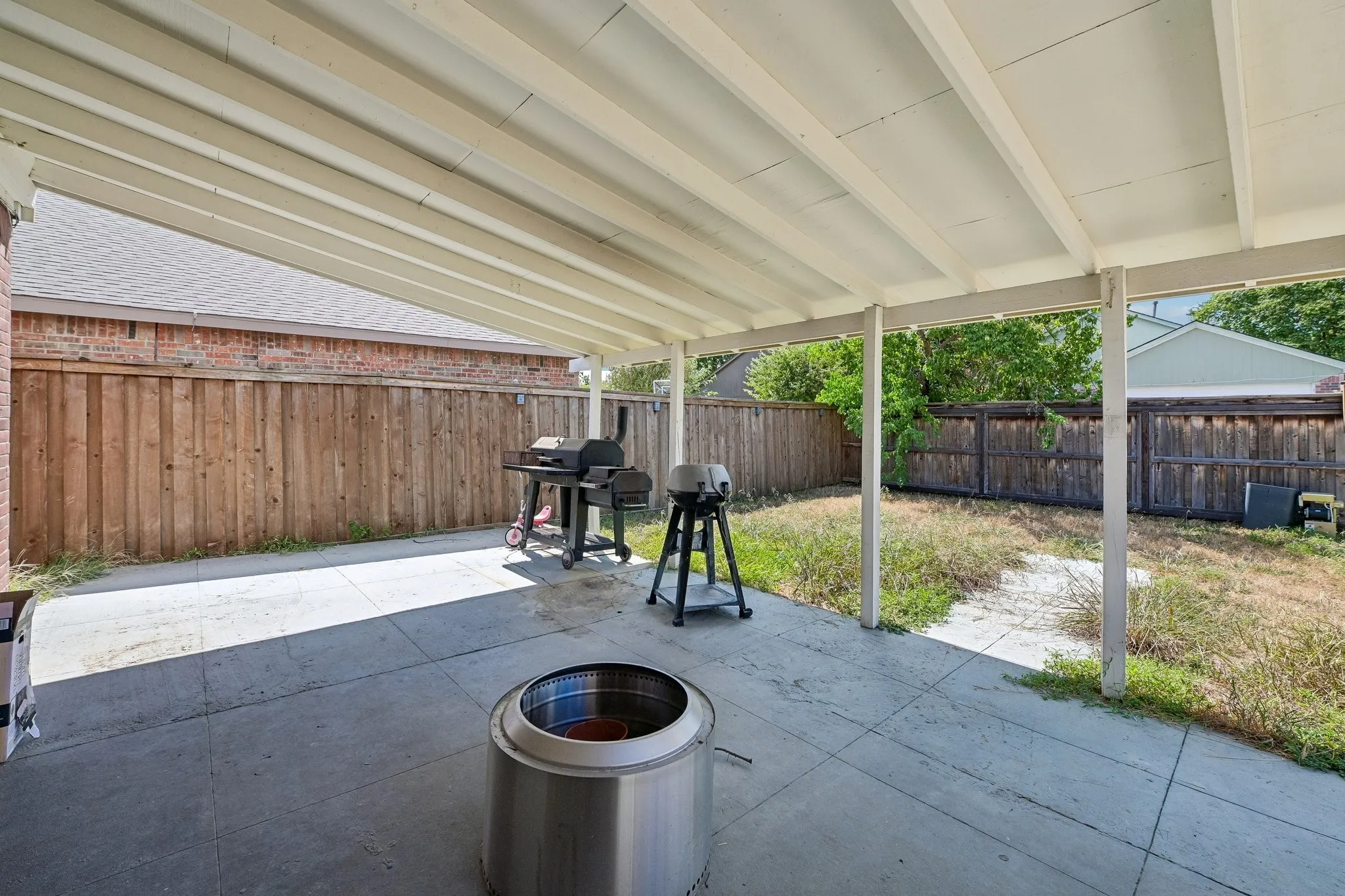 Single Family Residence For Sale in Tarrant County , 4357 Walsh Lane, Grand Prairie, Texas 75052, 3 Bedroom, 3 Bathroom, 2 Garage spaces, 1,774 Sqft, built in 1988, mls#21386860, Real Estate Agent in Grand Prairie, Homes For Sale in Tarrant county, Homes For Sale in Grand Prairie, Realtor in Grand Prairie Texas, Real Estate Brokerage Independent Realty Texas, Luminita Cordes Realtor