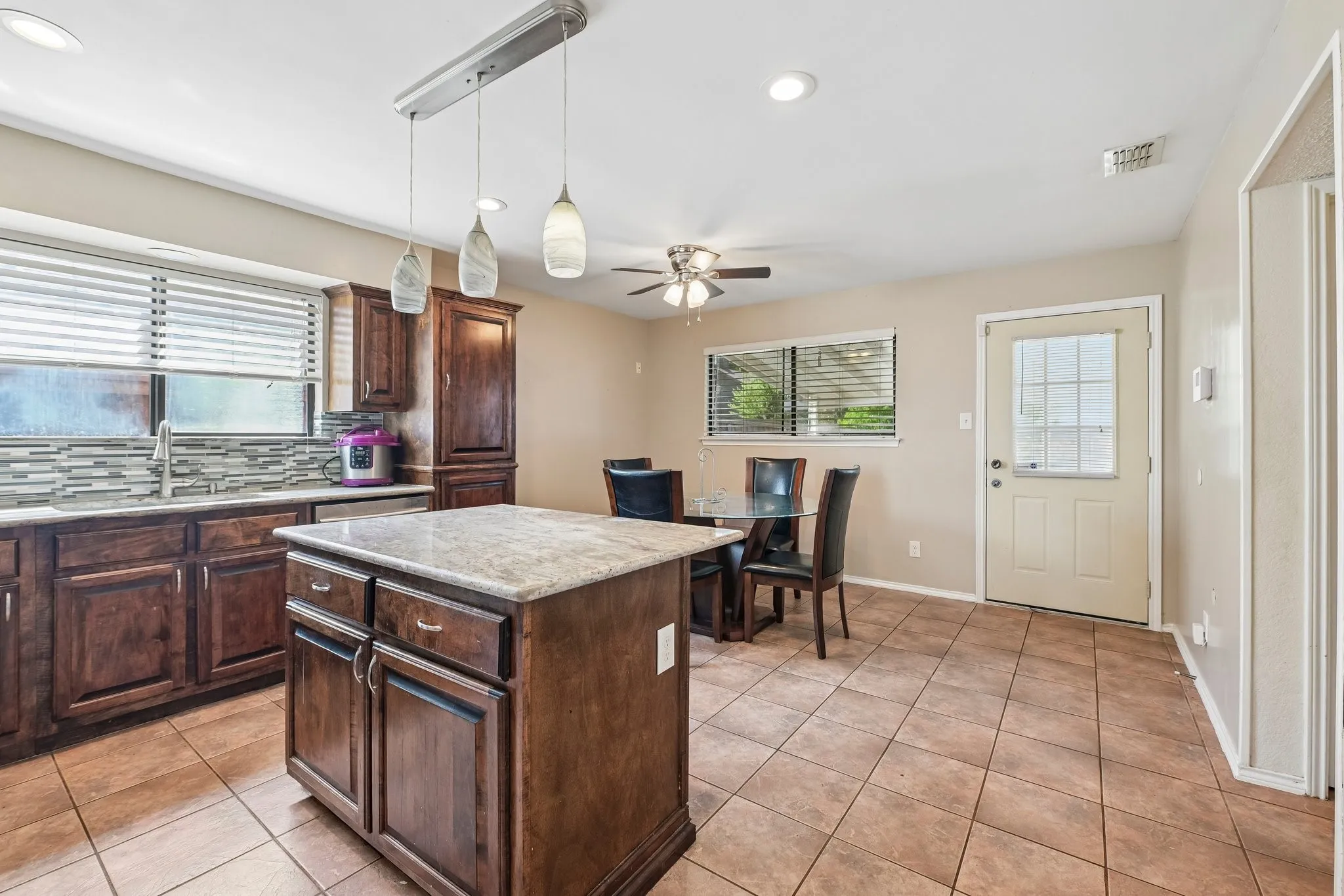 Single Family Residence For Sale in Tarrant County , 4357 Walsh Lane, Grand Prairie, Texas 75052, 3 Bedroom, 3 Bathroom, 2 Garage spaces, 1,774 Sqft, built in 1988, mls#21386860, Real Estate Agent in Grand Prairie, Homes For Sale in Tarrant county, Homes For Sale in Grand Prairie, Realtor in Grand Prairie Texas, Real Estate Brokerage Independent Realty Texas, Luminita Cordes Realtor