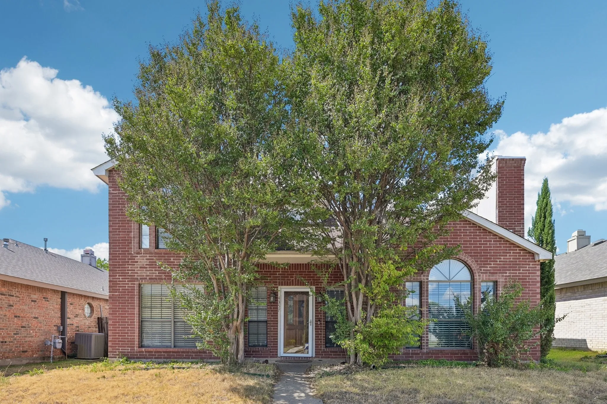 Single Family Residence For Sale in Tarrant County , 4357 Walsh Lane, Grand Prairie, Texas 75052, 3 Bedroom, 3 Bathroom, 2 Garage spaces, 1,774 Sqft, built in 1988, mls#21386860, Real Estate Agent in Grand Prairie, Homes For Sale in Tarrant county, Homes For Sale in Grand Prairie, Realtor in Grand Prairie Texas, Real Estate Brokerage Independent Realty Texas, Luminita Cordes Realtor