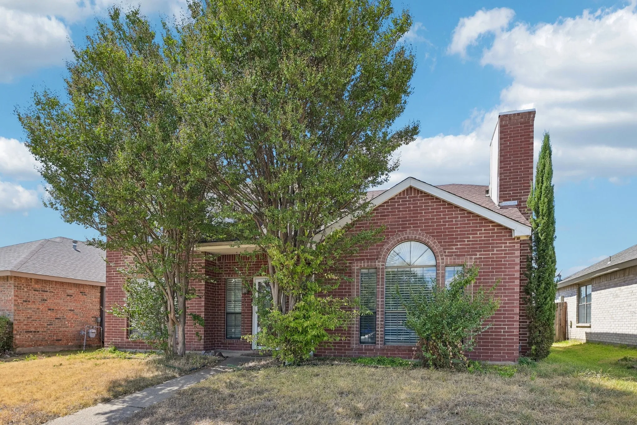 Single Family Residence For Sale in Tarrant County , 4357 Walsh Lane, Grand Prairie, Texas 75052, 3 Bedroom, 3 Bathroom, 2 Garage spaces, 1,774 Sqft, built in 1988, mls#21386860, Real Estate Agent in Grand Prairie, Homes For Sale in Tarrant county, Homes For Sale in Grand Prairie, Realtor in Grand Prairie Texas, Real Estate Brokerage Independent Realty Texas, Luminita Cordes Realtor