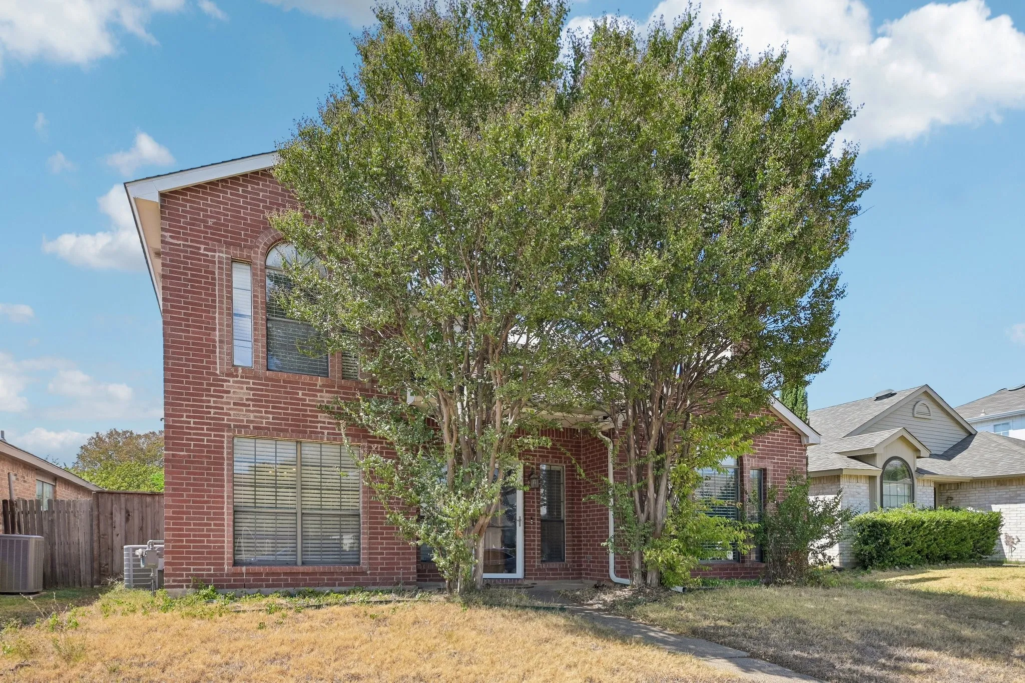 Single Family Residence For Sale in Tarrant County , 4357 Walsh Lane, Grand Prairie, Texas 75052, 3 Bedroom, 3 Bathroom, 2 Garage spaces, 1,774 Sqft, built in 1988, mls#21386860, Real Estate Agent in Grand Prairie, Homes For Sale in Tarrant county, Homes For Sale in Grand Prairie, Realtor in Grand Prairie Texas, Real Estate Brokerage Independent Realty Texas, Luminita Cordes Realtor