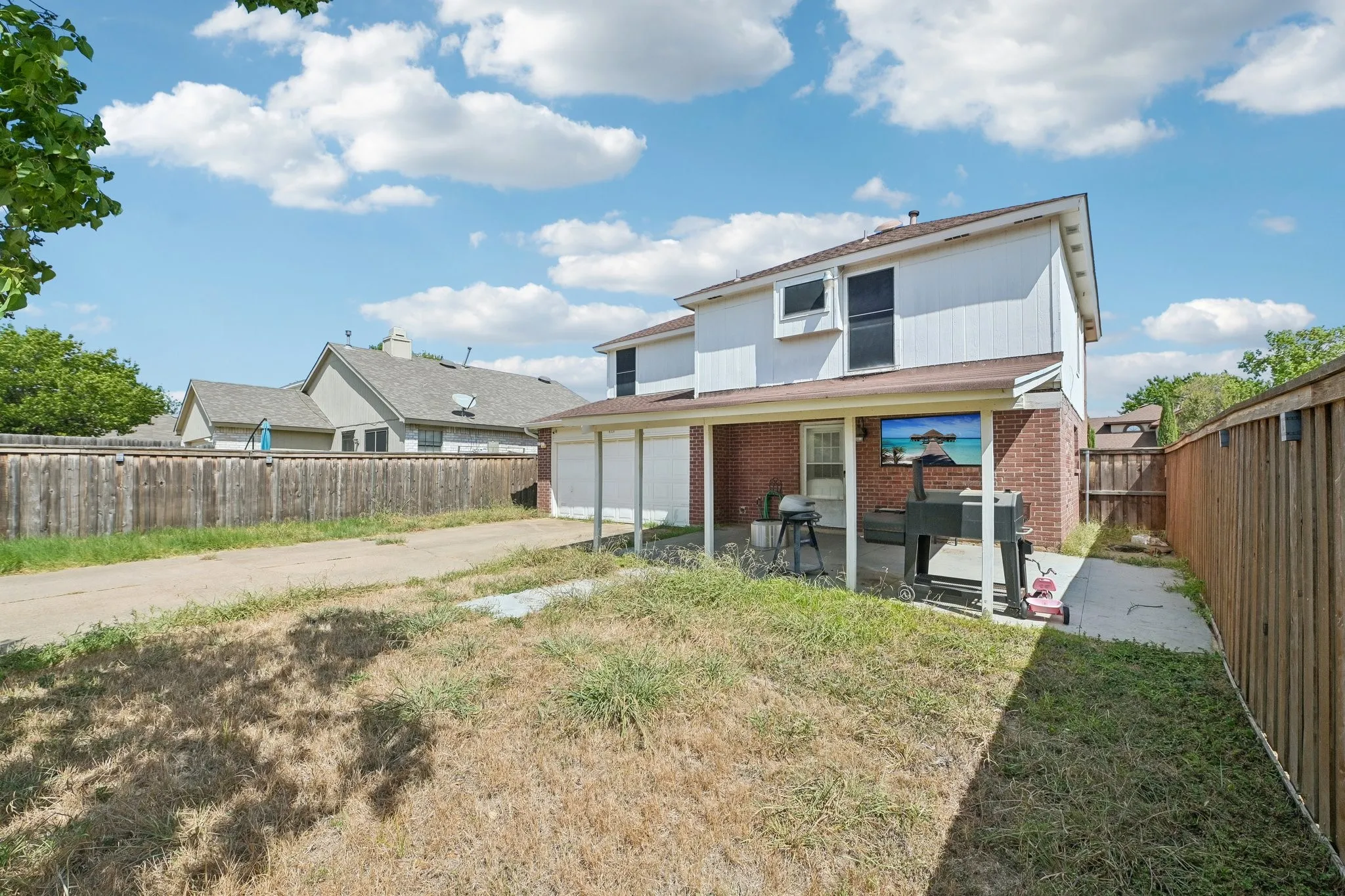 Single Family Residence For Sale in Tarrant County , 4357 Walsh Lane, Grand Prairie, Texas 75052, 3 Bedroom, 3 Bathroom, 2 Garage spaces, 1,774 Sqft, built in 1988, mls#21386860, Real Estate Agent in Grand Prairie, Homes For Sale in Tarrant county, Homes For Sale in Grand Prairie, Realtor in Grand Prairie Texas, Real Estate Brokerage Independent Realty Texas, Luminita Cordes Realtor