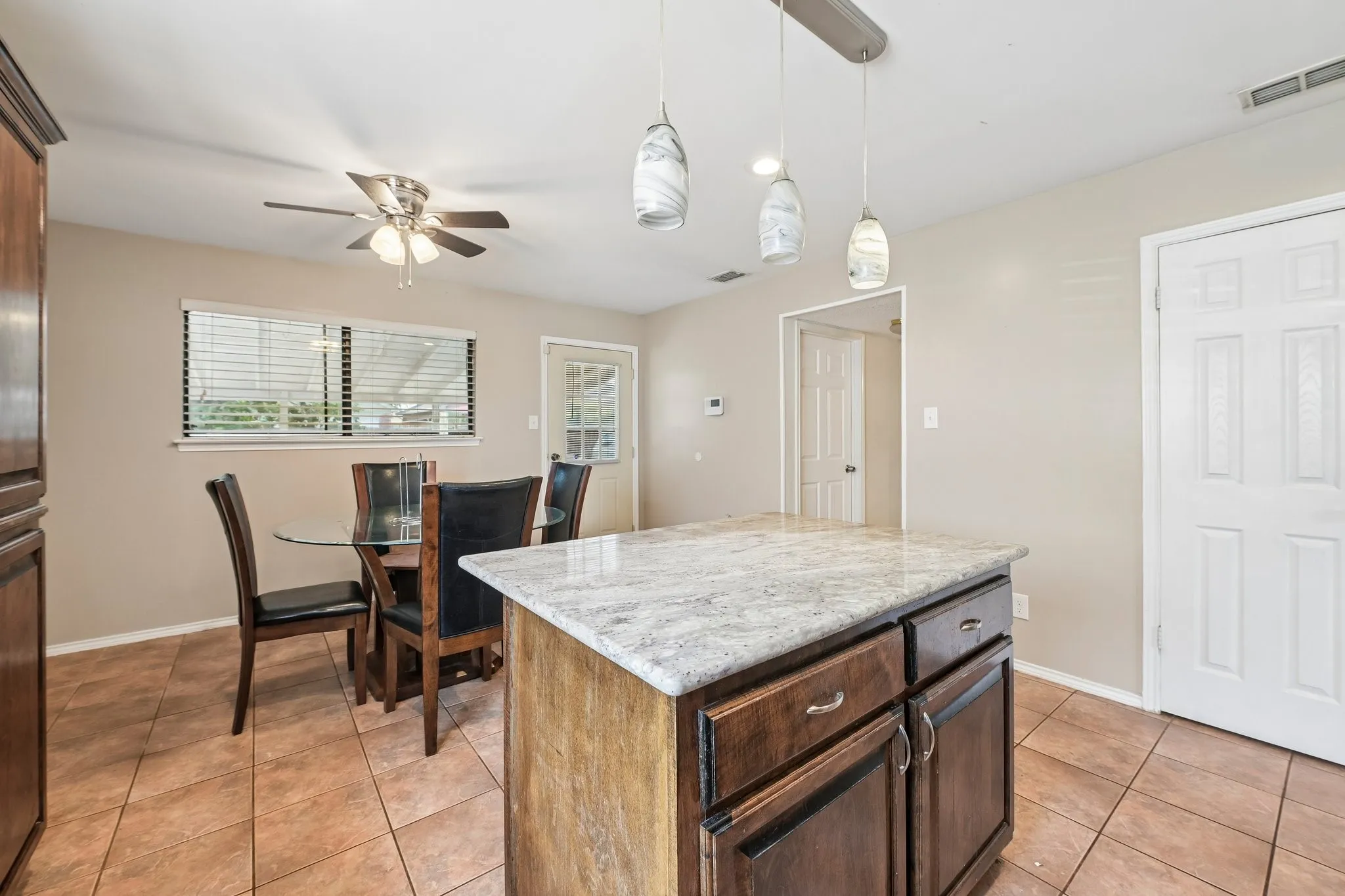 Single Family Residence For Sale in Tarrant County , 4357 Walsh Lane, Grand Prairie, Texas 75052, 3 Bedroom, 3 Bathroom, 2 Garage spaces, 1,774 Sqft, built in 1988, mls#21386860, Real Estate Agent in Grand Prairie, Homes For Sale in Tarrant county, Homes For Sale in Grand Prairie, Realtor in Grand Prairie Texas, Real Estate Brokerage Independent Realty Texas, Luminita Cordes Realtor