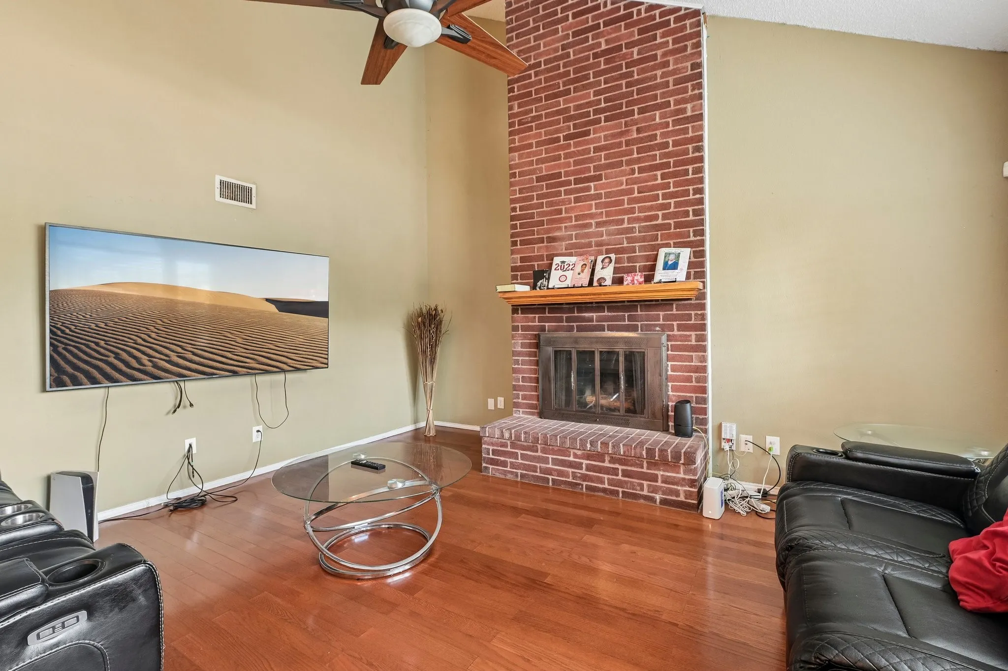 Single Family Residence For Sale in Tarrant County , 4357 Walsh Lane, Grand Prairie, Texas 75052, 3 Bedroom, 3 Bathroom, 2 Garage spaces, 1,774 Sqft, built in 1988, mls#21386860, Real Estate Agent in Grand Prairie, Homes For Sale in Tarrant county, Homes For Sale in Grand Prairie, Realtor in Grand Prairie Texas, Real Estate Brokerage Independent Realty Texas, Luminita Cordes Realtor