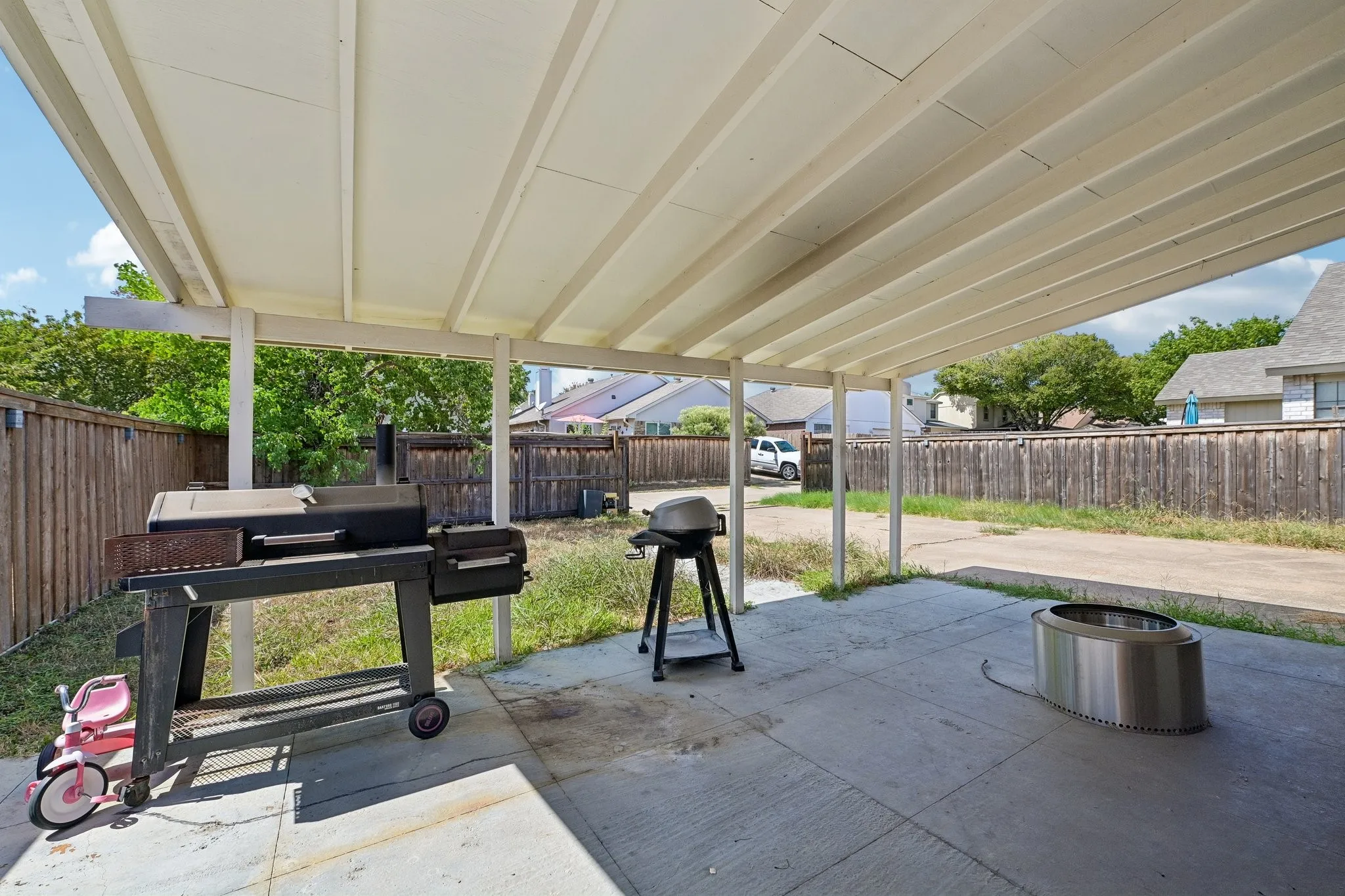 Single Family Residence For Sale in Tarrant County , 4357 Walsh Lane, Grand Prairie, Texas 75052, 3 Bedroom, 3 Bathroom, 2 Garage spaces, 1,774 Sqft, built in 1988, mls#21386860, Real Estate Agent in Grand Prairie, Homes For Sale in Tarrant county, Homes For Sale in Grand Prairie, Realtor in Grand Prairie Texas, Real Estate Brokerage Independent Realty Texas, Luminita Cordes Realtor