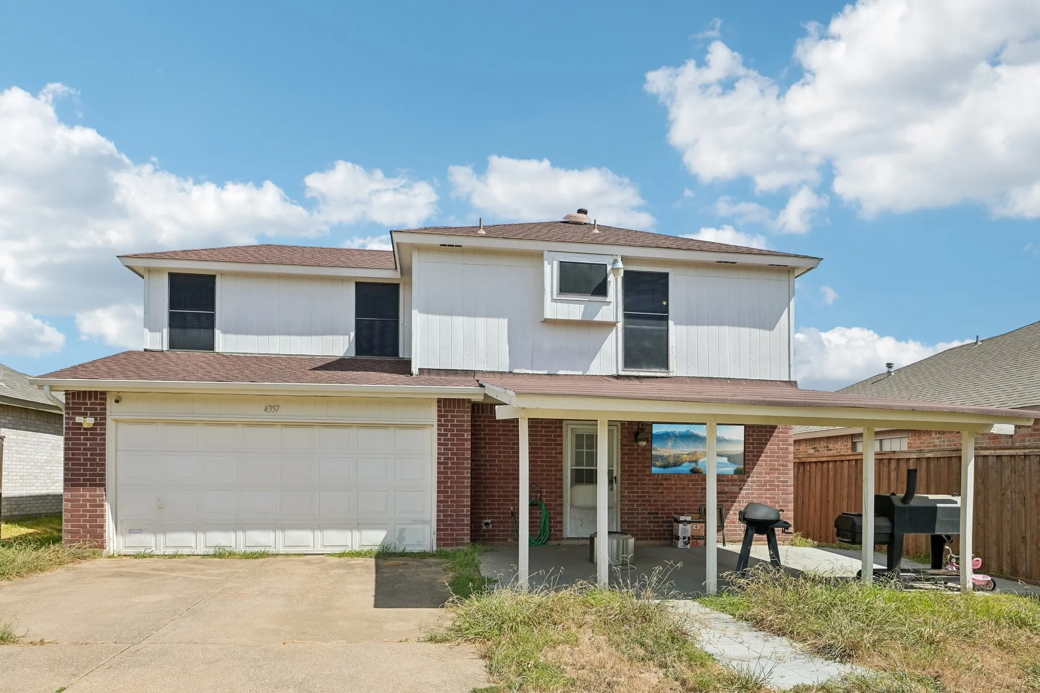 Single Family Residence For Sale in Tarrant County , 4357 Walsh Lane, Grand Prairie, Texas 75052, 3 Bedroom, 3 Bathroom, 2 Garage spaces, 1,774 Sqft, built in 1988, mls#21386860, Real Estate Agent in Grand Prairie, Homes For Sale in Tarrant county, Homes For Sale in Grand Prairie, Realtor in Grand Prairie Texas, Real Estate Brokerage Independent Realty Texas, Luminita Cordes Realtor