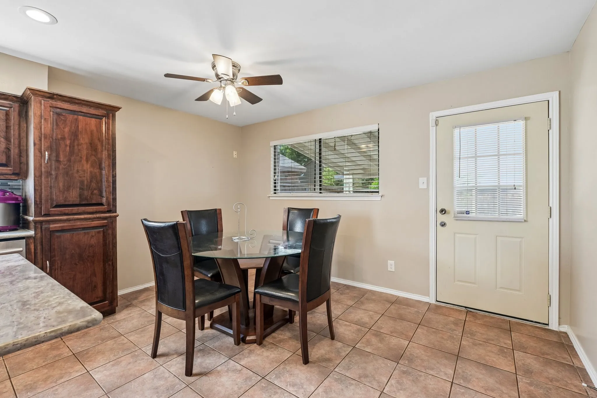 Single Family Residence For Sale in Tarrant County , 4357 Walsh Lane, Grand Prairie, Texas 75052, 3 Bedroom, 3 Bathroom, 2 Garage spaces, 1,774 Sqft, built in 1988, mls#21386860, Real Estate Agent in Grand Prairie, Homes For Sale in Tarrant county, Homes For Sale in Grand Prairie, Realtor in Grand Prairie Texas, Real Estate Brokerage Independent Realty Texas, Luminita Cordes Realtor