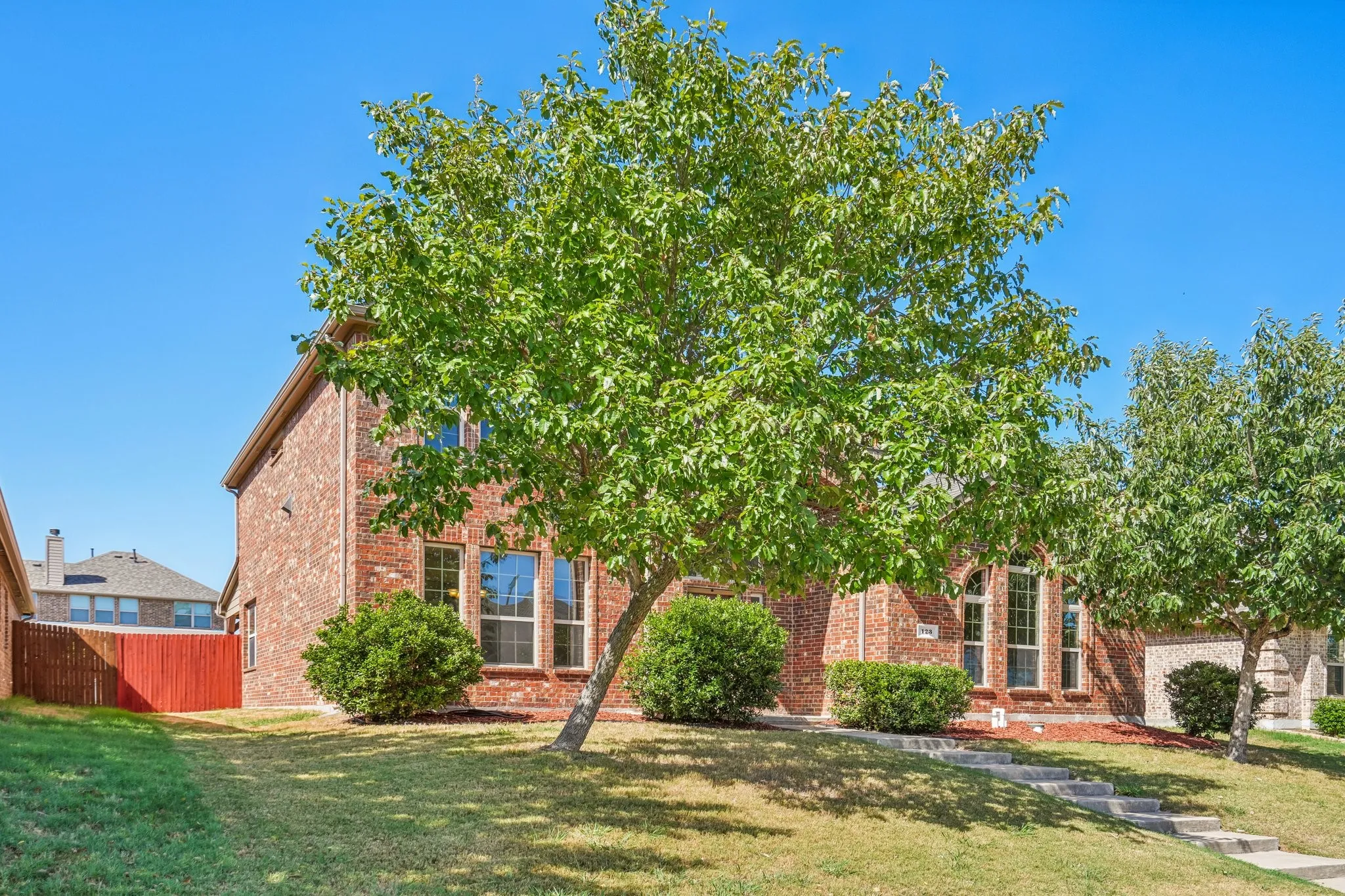 Single Family Residence For Sale in Collin County , 123 Parkwood Drive, Wylie, Texas 75098, 4 Bedroom, 3 Bathroom, 2 Garage spaces, 2,485 Sqft, built in 2015, mls#21386791, Real Estate Agent in Wylie, Homes For Sale in Collin county, Homes For Sale in Wylie, Realtor in Wylie Texas, Real Estate Brokerage Independent Realty Texas, Luminita Cordes Realtor