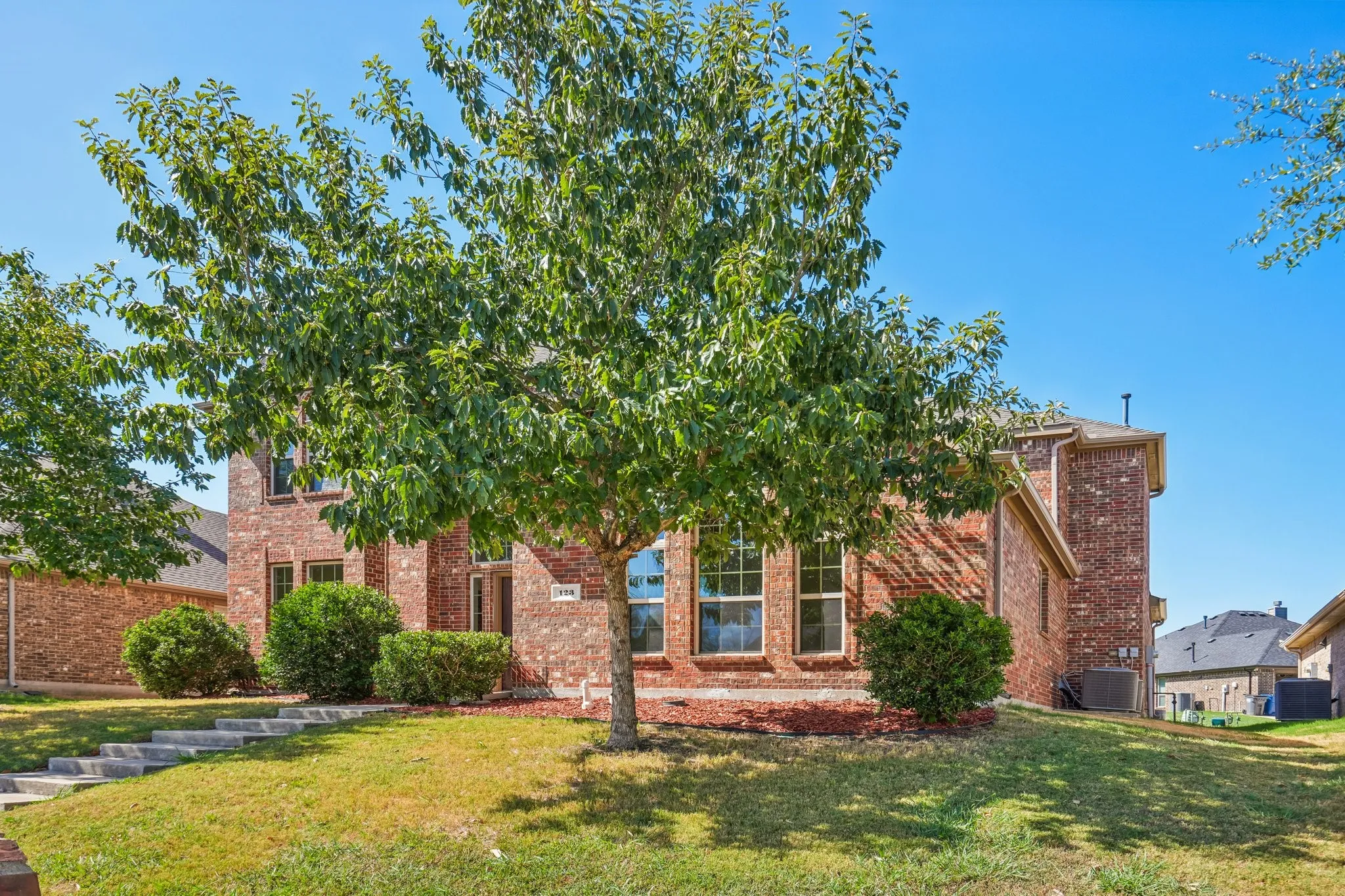 Single Family Residence For Sale in Collin County , 123 Parkwood Drive, Wylie, Texas 75098, 4 Bedroom, 3 Bathroom, 2 Garage spaces, 2,485 Sqft, built in 2015, mls#21386791, Real Estate Agent in Wylie, Homes For Sale in Collin county, Homes For Sale in Wylie, Realtor in Wylie Texas, Real Estate Brokerage Independent Realty Texas, Luminita Cordes Realtor
