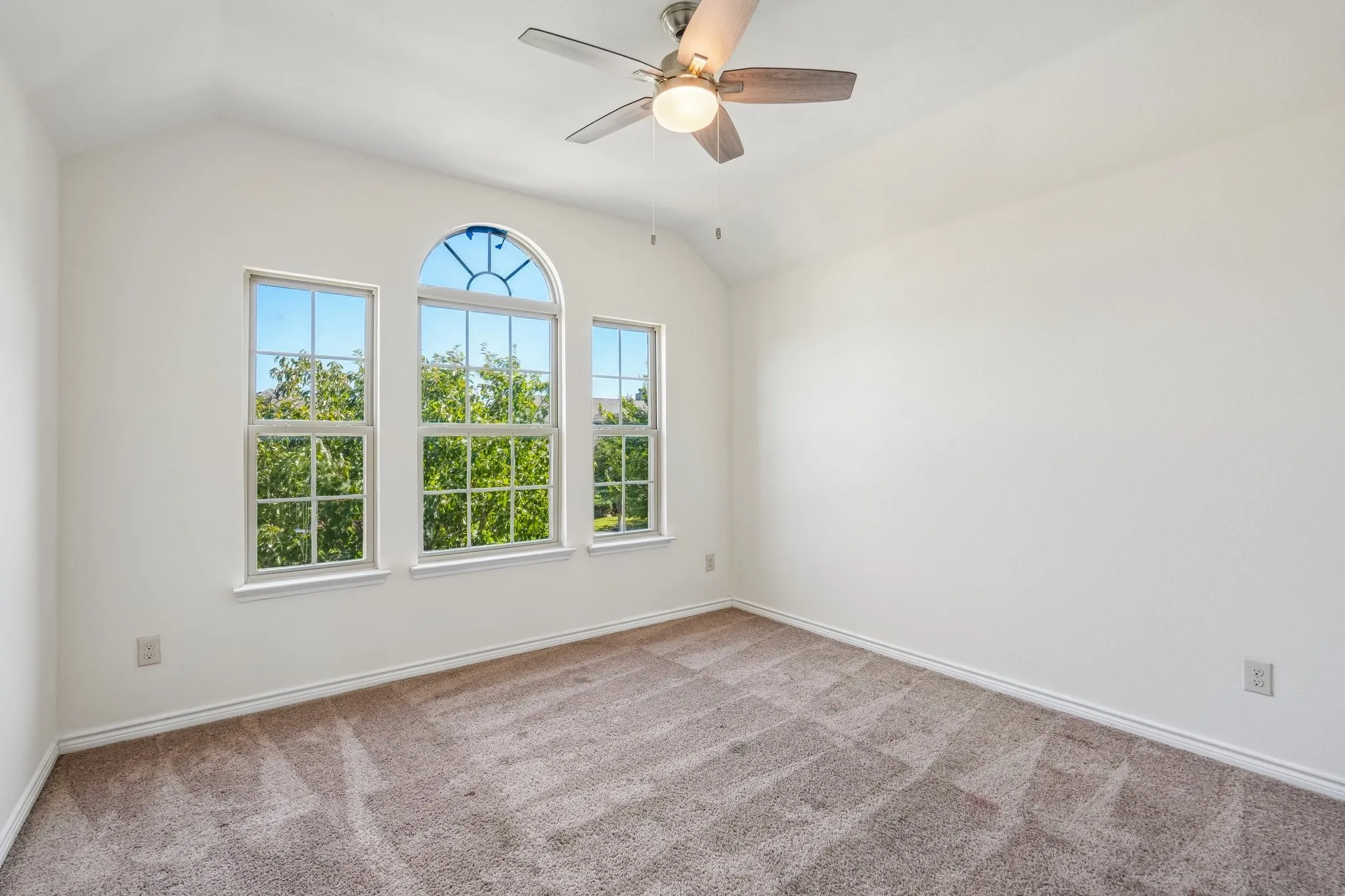 Single Family Residence For Sale in Collin County , 123 Parkwood Drive, Wylie, Texas 75098, 4 Bedroom, 3 Bathroom, 2 Garage spaces, 2,485 Sqft, built in 2015, mls#21386791, Real Estate Agent in Wylie, Homes For Sale in Collin county, Homes For Sale in Wylie, Realtor in Wylie Texas, Real Estate Brokerage Independent Realty Texas, Luminita Cordes Realtor