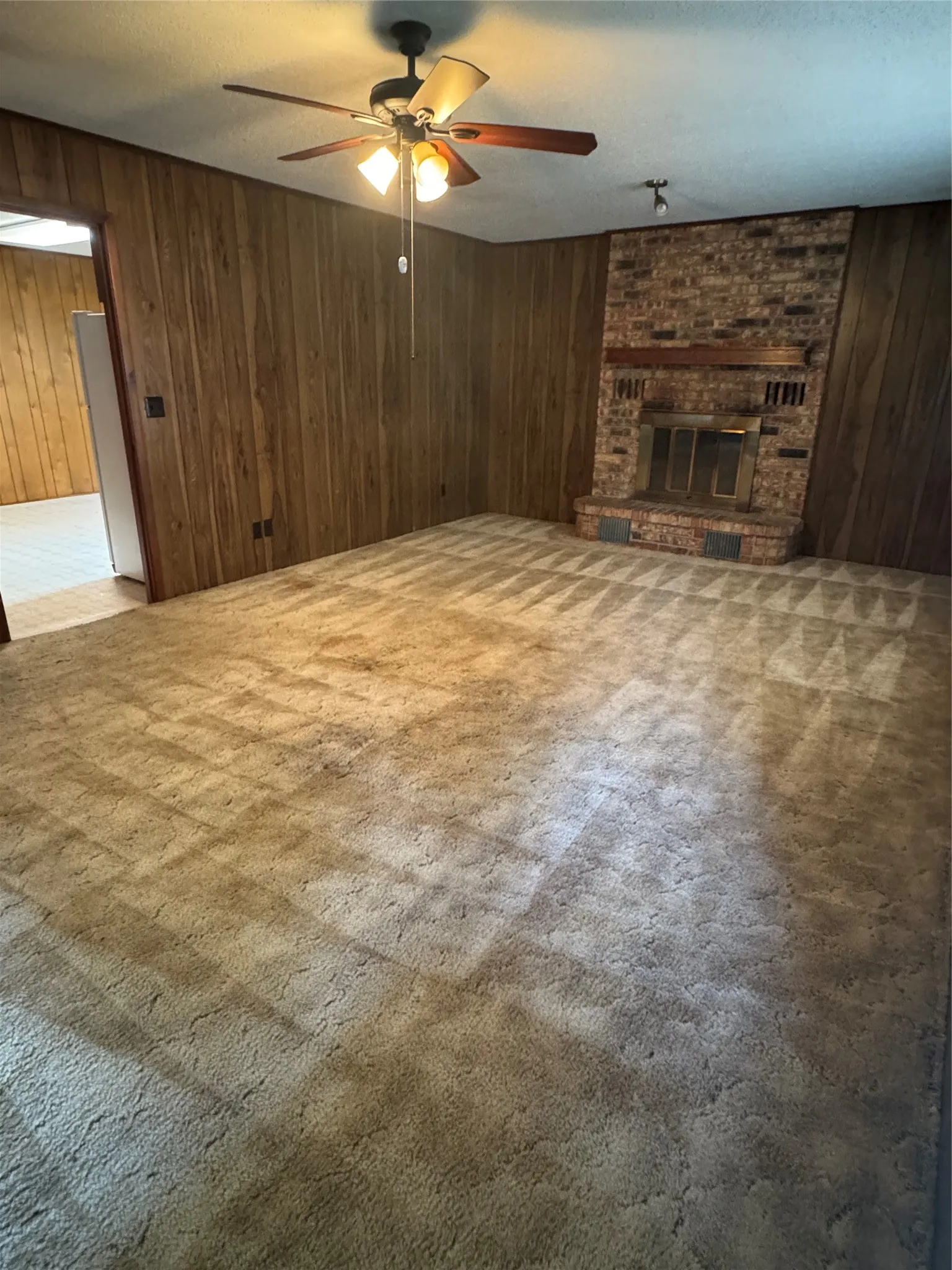Single Family Residence For Sale in Grayson County , 314 Hall Street, Whitesboro, Texas 76273, 2 Bedroom, 2 Bathroom, 8 Garage spaces, 1,260 Sqft, built in 1972, mls#21371432, Real Estate Agent in Whitesboro, Homes For Sale in Grayson county, Homes For Sale in Whitesboro, Realtor in Whitesboro Texas, Real Estate Brokerage Independent Realty Texas, Luminita Cordes Realtor