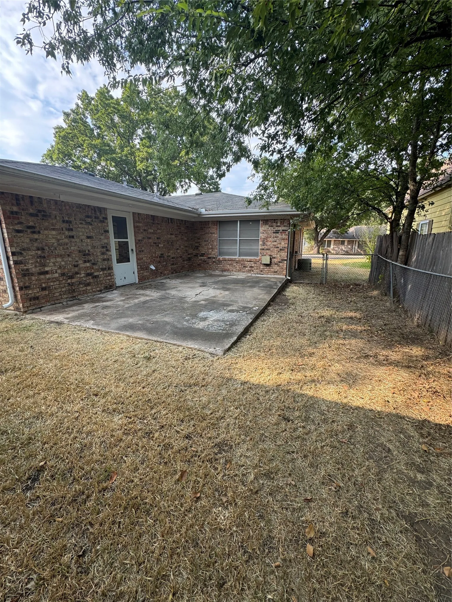 Single Family Residence For Sale in Grayson County , 314 Hall Street, Whitesboro, Texas 76273, 2 Bedroom, 2 Bathroom, 8 Garage spaces, 1,260 Sqft, built in 1972, mls#21371432, Real Estate Agent in Whitesboro, Homes For Sale in Grayson county, Homes For Sale in Whitesboro, Realtor in Whitesboro Texas, Real Estate Brokerage Independent Realty Texas, Luminita Cordes Realtor