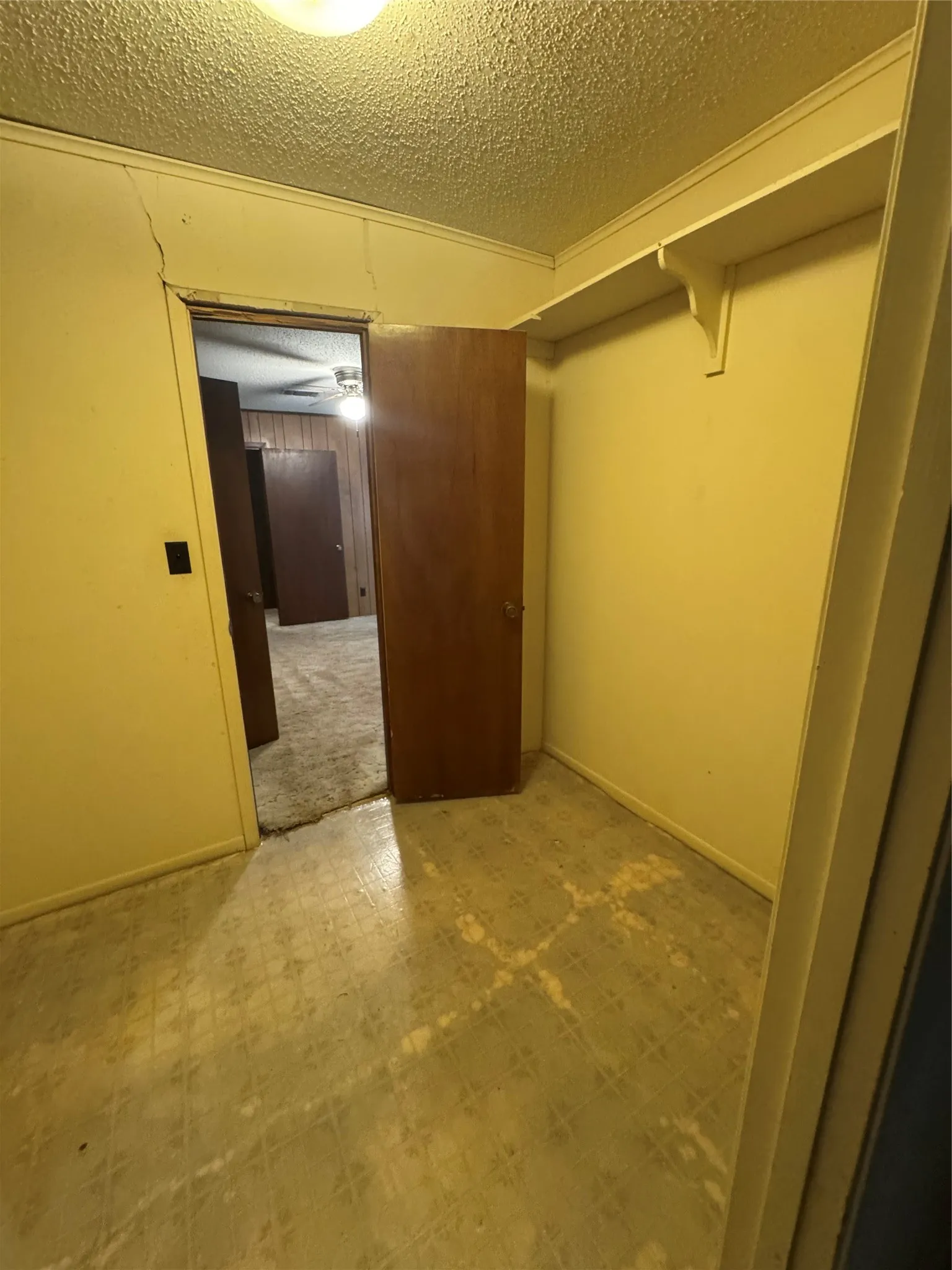 Single Family Residence For Sale in Grayson County , 314 Hall Street, Whitesboro, Texas 76273, 2 Bedroom, 2 Bathroom, 8 Garage spaces, 1,260 Sqft, built in 1972, mls#21371432, Real Estate Agent in Whitesboro, Homes For Sale in Grayson county, Homes For Sale in Whitesboro, Realtor in Whitesboro Texas, Real Estate Brokerage Independent Realty Texas, Luminita Cordes Realtor