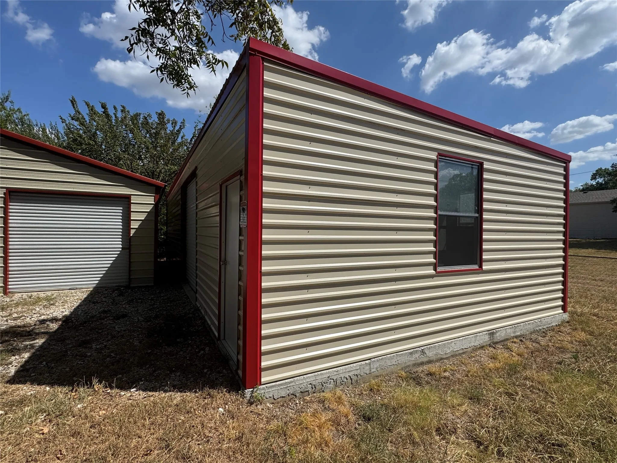 Single Family Residence For Sale in Grayson County , 314 Hall Street, Whitesboro, Texas 76273, 2 Bedroom, 2 Bathroom, 8 Garage spaces, 1,260 Sqft, built in 1972, mls#21371432, Real Estate Agent in Whitesboro, Homes For Sale in Grayson county, Homes For Sale in Whitesboro, Realtor in Whitesboro Texas, Real Estate Brokerage Independent Realty Texas, Luminita Cordes Realtor