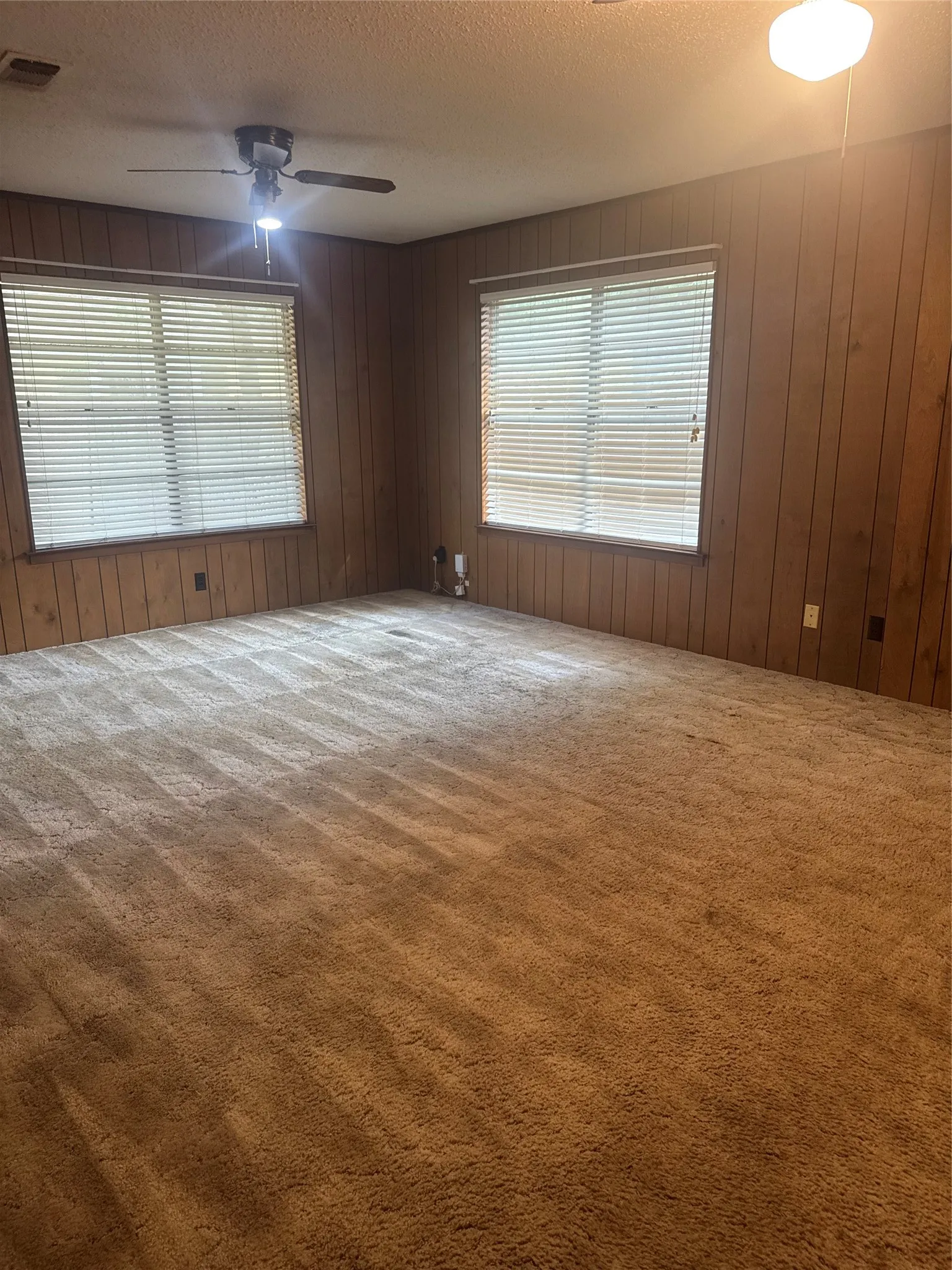 Single Family Residence For Sale in Grayson County , 314 Hall Street, Whitesboro, Texas 76273, 2 Bedroom, 2 Bathroom, 8 Garage spaces, 1,260 Sqft, built in 1972, mls#21371432, Real Estate Agent in Whitesboro, Homes For Sale in Grayson county, Homes For Sale in Whitesboro, Realtor in Whitesboro Texas, Real Estate Brokerage Independent Realty Texas, Luminita Cordes Realtor