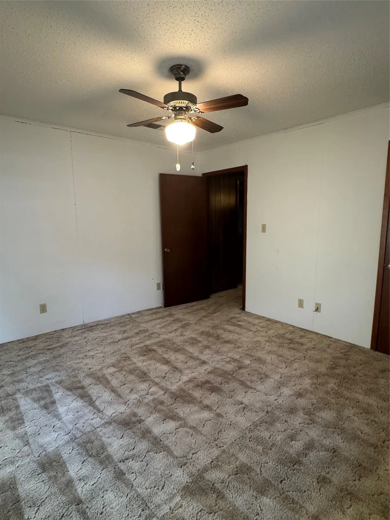 Single Family Residence For Sale in Grayson County , 314 Hall Street, Whitesboro, Texas 76273, 2 Bedroom, 2 Bathroom, 8 Garage spaces, 1,260 Sqft, built in 1972, mls#21371432, Real Estate Agent in Whitesboro, Homes For Sale in Grayson county, Homes For Sale in Whitesboro, Realtor in Whitesboro Texas, Real Estate Brokerage Independent Realty Texas, Luminita Cordes Realtor