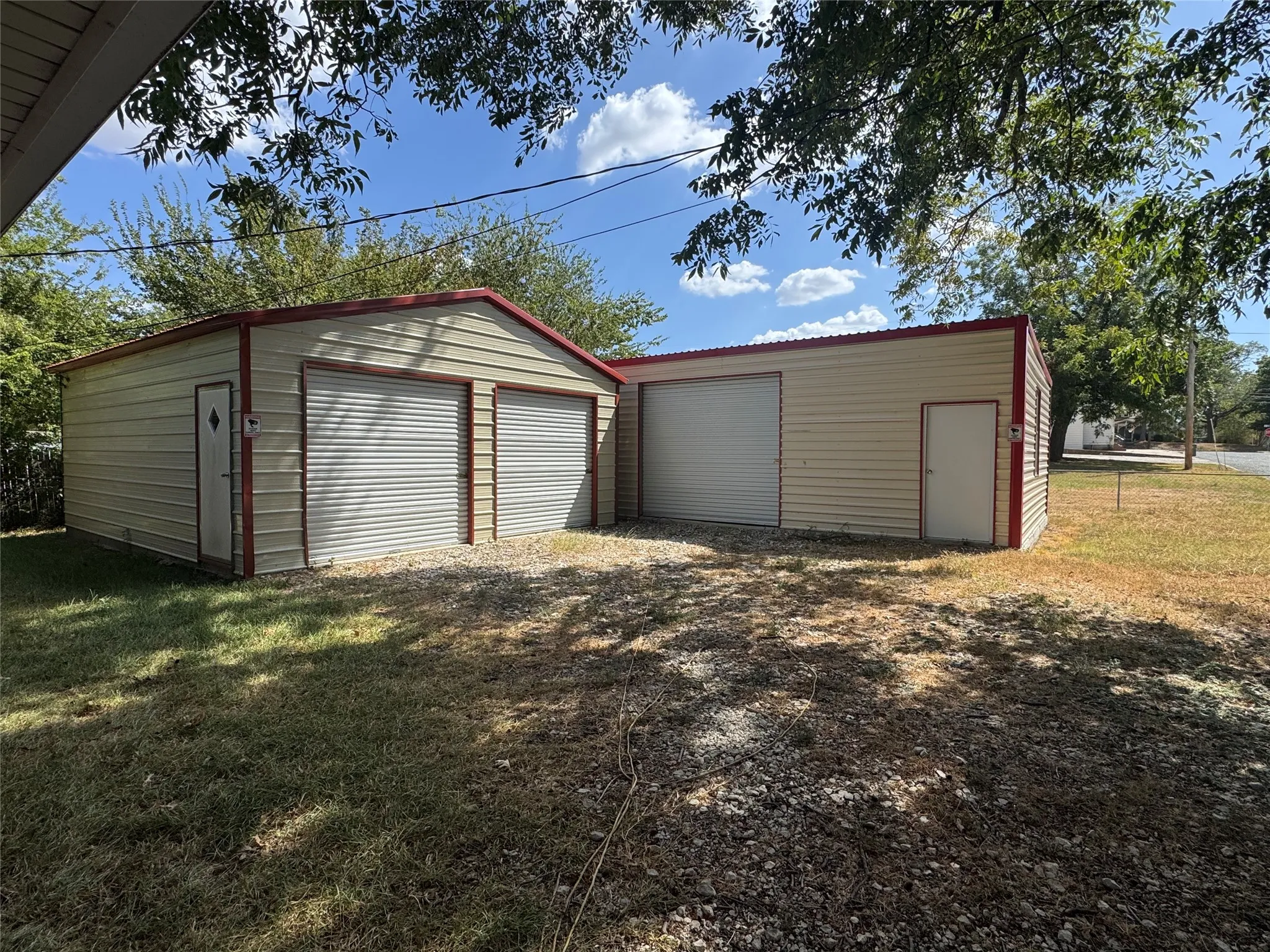 Single Family Residence For Sale in Grayson County , 314 Hall Street, Whitesboro, Texas 76273, 2 Bedroom, 2 Bathroom, 8 Garage spaces, 1,260 Sqft, built in 1972, mls#21371432, Real Estate Agent in Whitesboro, Homes For Sale in Grayson county, Homes For Sale in Whitesboro, Realtor in Whitesboro Texas, Real Estate Brokerage Independent Realty Texas, Luminita Cordes Realtor