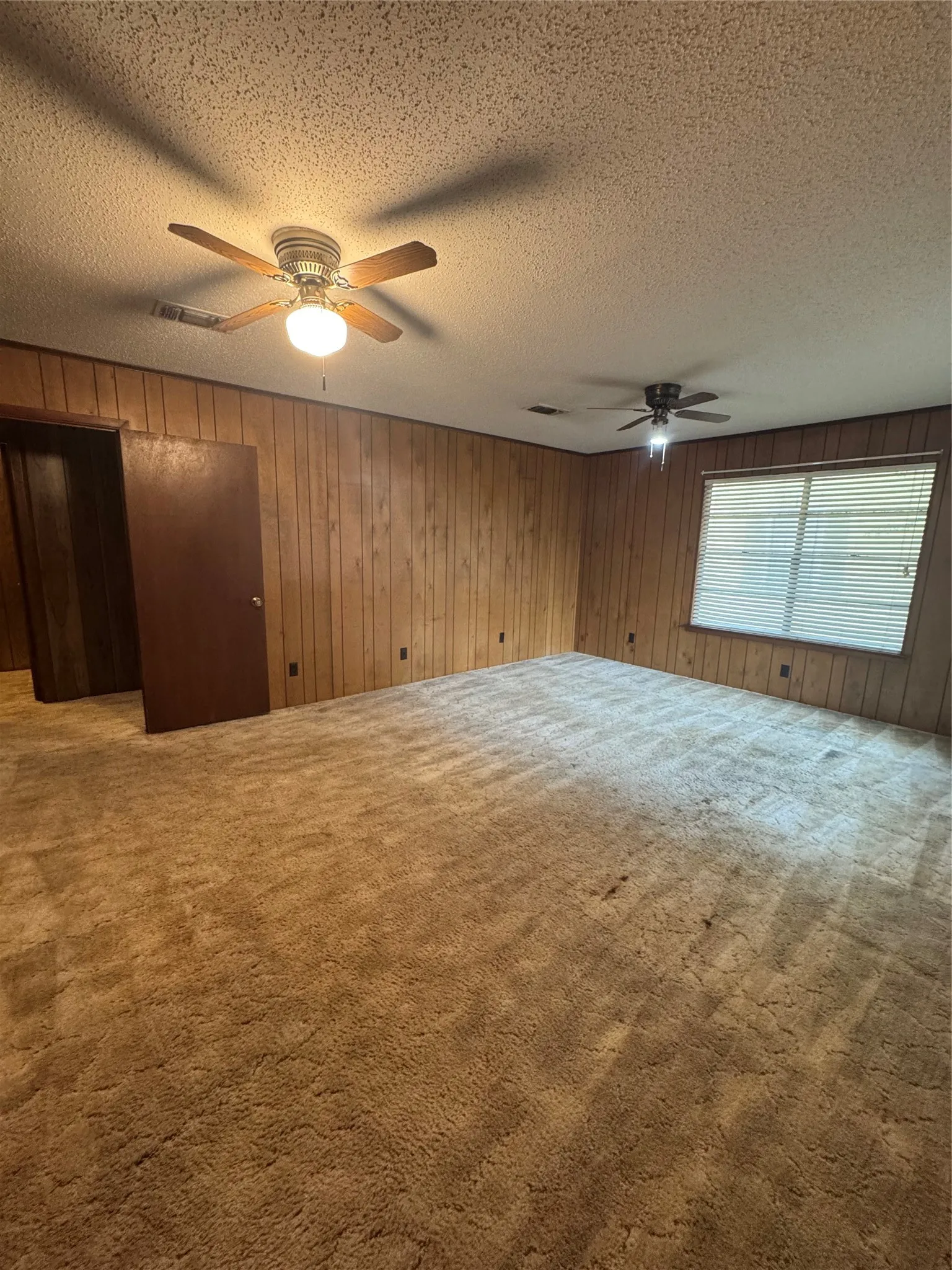 Single Family Residence For Sale in Grayson County , 314 Hall Street, Whitesboro, Texas 76273, 2 Bedroom, 2 Bathroom, 8 Garage spaces, 1,260 Sqft, built in 1972, mls#21371432, Real Estate Agent in Whitesboro, Homes For Sale in Grayson county, Homes For Sale in Whitesboro, Realtor in Whitesboro Texas, Real Estate Brokerage Independent Realty Texas, Luminita Cordes Realtor