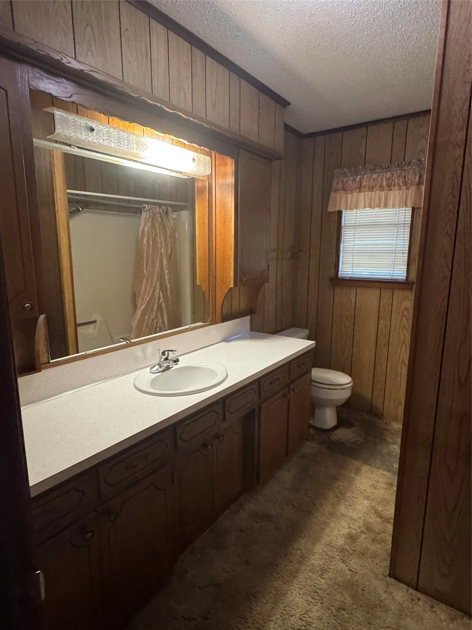 Single Family Residence For Sale in Grayson County , 314 Hall Street, Whitesboro, Texas 76273, 2 Bedroom, 2 Bathroom, 8 Garage spaces, 1,260 Sqft, built in 1972, mls#21371432, Real Estate Agent in Whitesboro, Homes For Sale in Grayson county, Homes For Sale in Whitesboro, Realtor in Whitesboro Texas, Real Estate Brokerage Independent Realty Texas, Luminita Cordes Realtor