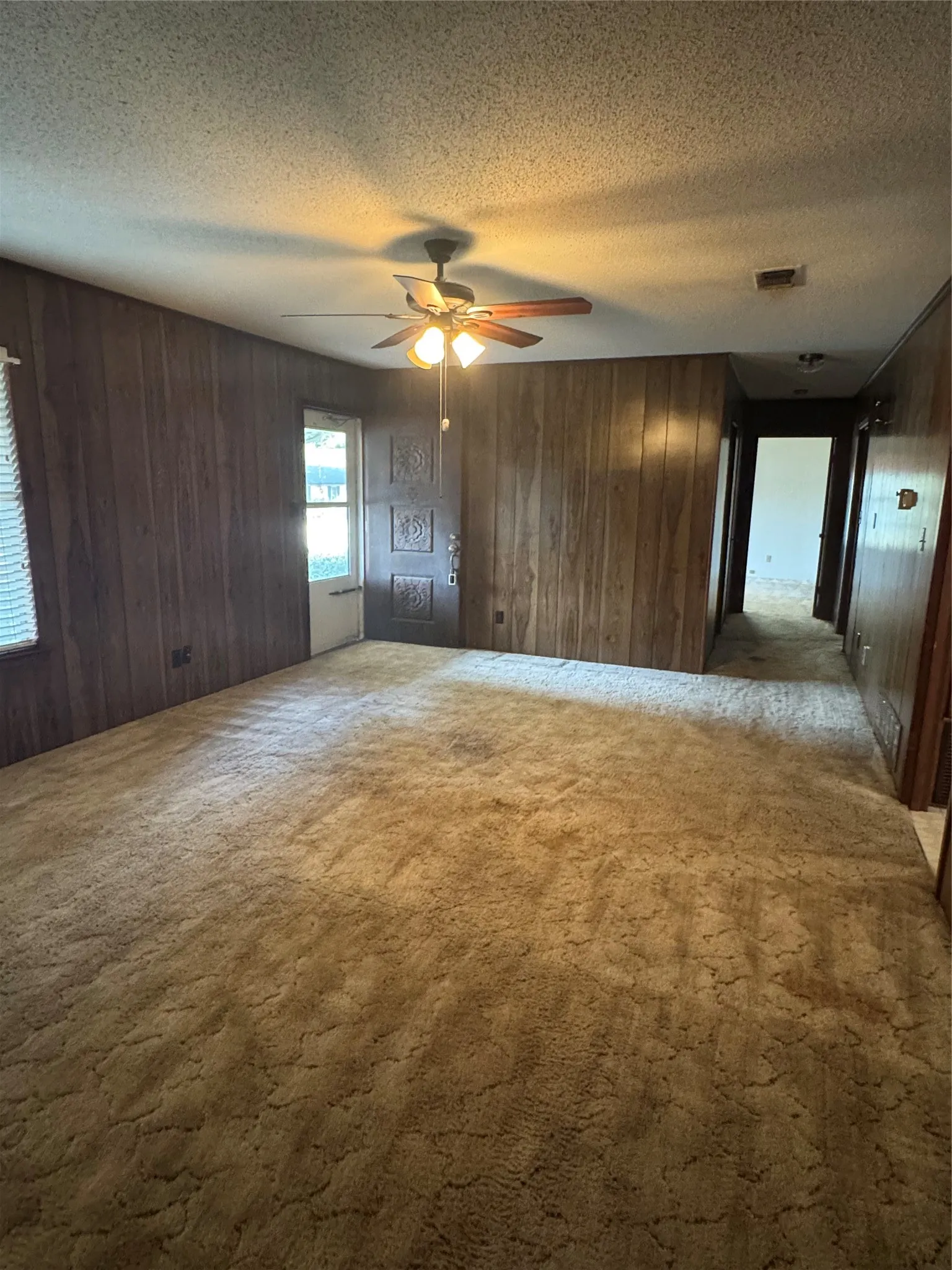 Single Family Residence For Sale in Grayson County , 314 Hall Street, Whitesboro, Texas 76273, 2 Bedroom, 2 Bathroom, 8 Garage spaces, 1,260 Sqft, built in 1972, mls#21371432, Real Estate Agent in Whitesboro, Homes For Sale in Grayson county, Homes For Sale in Whitesboro, Realtor in Whitesboro Texas, Real Estate Brokerage Independent Realty Texas, Luminita Cordes Realtor