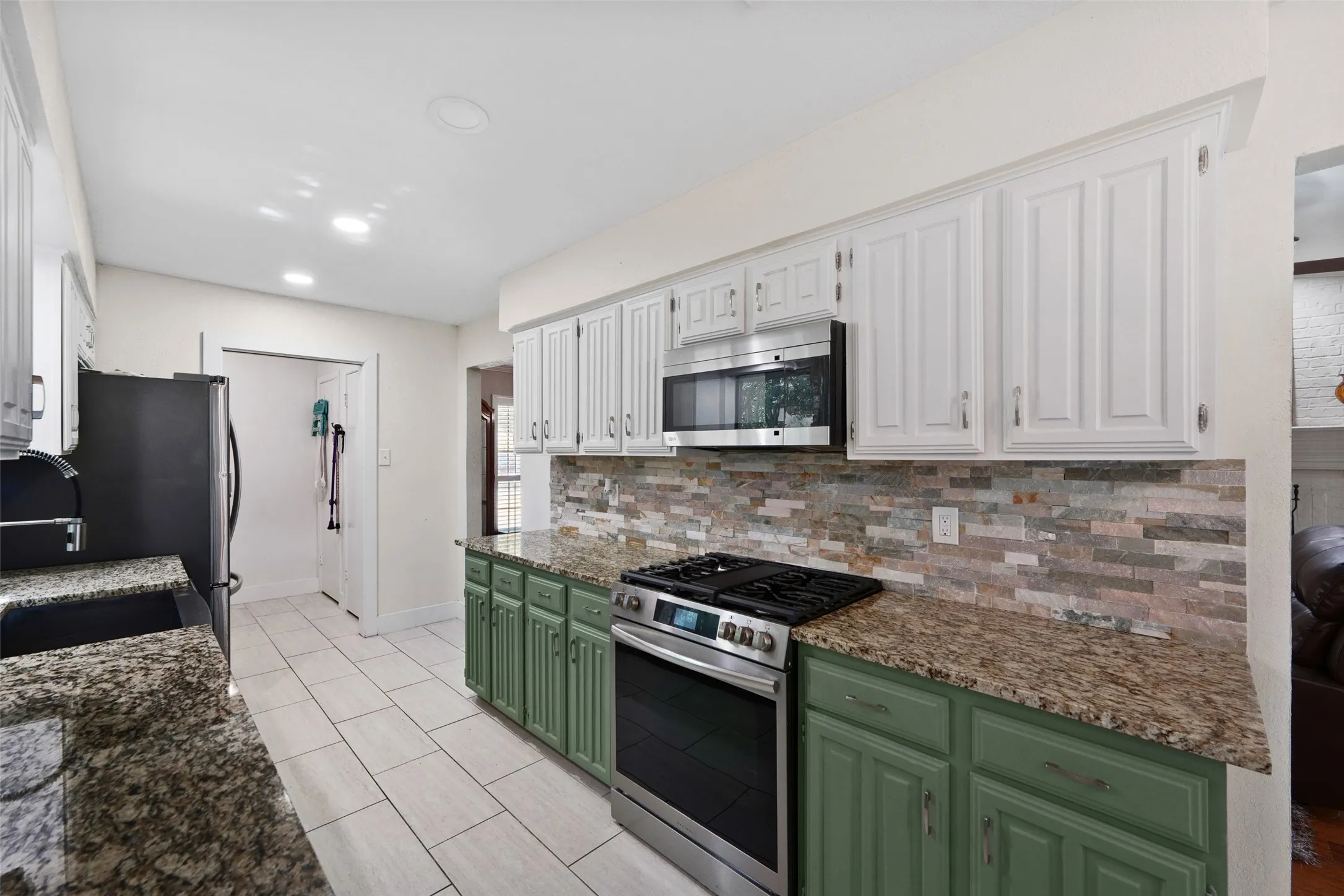 Single Family Residence For Sale in Dallas County , 1602 Meadowglen Lane, Mesquite, Texas 75150, 3 Bedroom, 2 Bathroom, 2 Garage spaces, 1,774 Sqft, built in 1979, mls#21387107, Real Estate Agent in Mesquite, Homes For Sale in Dallas county, Homes For Sale in Mesquite, Realtor in Mesquite Texas, Real Estate Brokerage Independent Realty Texas, Luminita Cordes Realtor