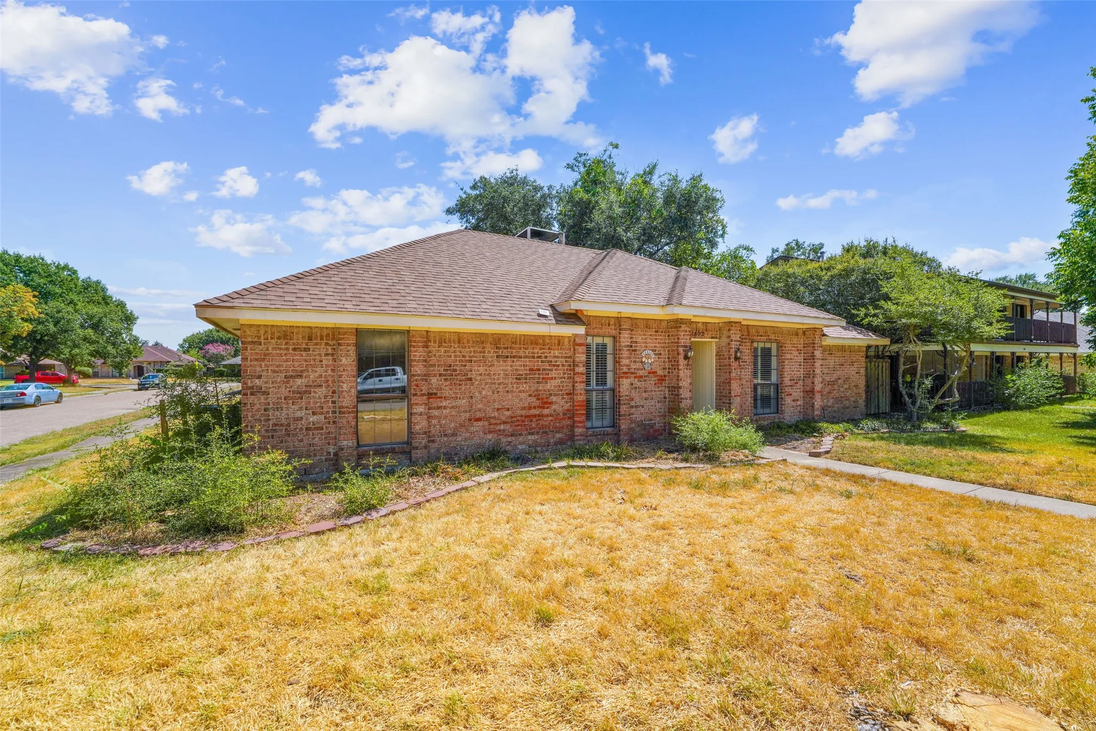 Single Family Residence For Sale in Dallas County , 1602 Meadowglen Lane, Mesquite, Texas 75150, 3 Bedroom, 2 Bathroom, 2 Garage spaces, 1,774 Sqft, built in 1979, mls#21387107, Real Estate Agent in Mesquite, Homes For Sale in Dallas county, Homes For Sale in Mesquite, Realtor in Mesquite Texas, Real Estate Brokerage Independent Realty Texas, Luminita Cordes Realtor