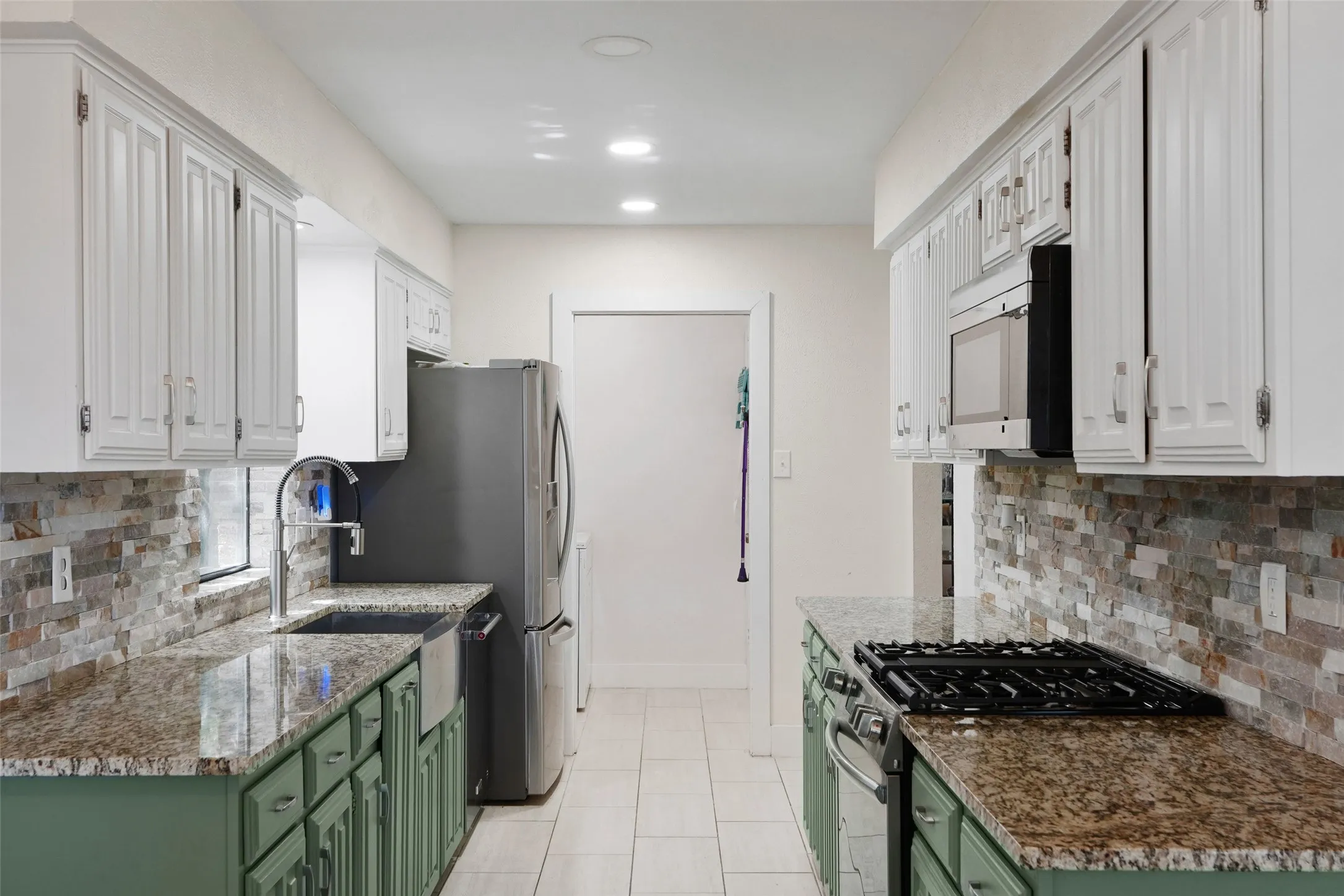 Single Family Residence For Sale in Dallas County , 1602 Meadowglen Lane, Mesquite, Texas 75150, 3 Bedroom, 2 Bathroom, 2 Garage spaces, 1,774 Sqft, built in 1979, mls#21387107, Real Estate Agent in Mesquite, Homes For Sale in Dallas county, Homes For Sale in Mesquite, Realtor in Mesquite Texas, Real Estate Brokerage Independent Realty Texas, Luminita Cordes Realtor