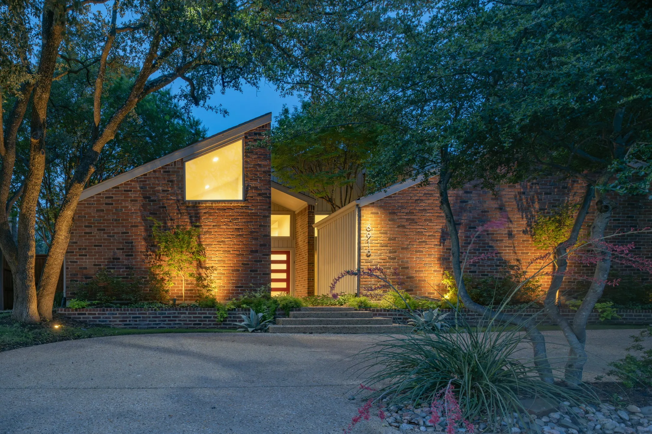 Uplighting in landscaping