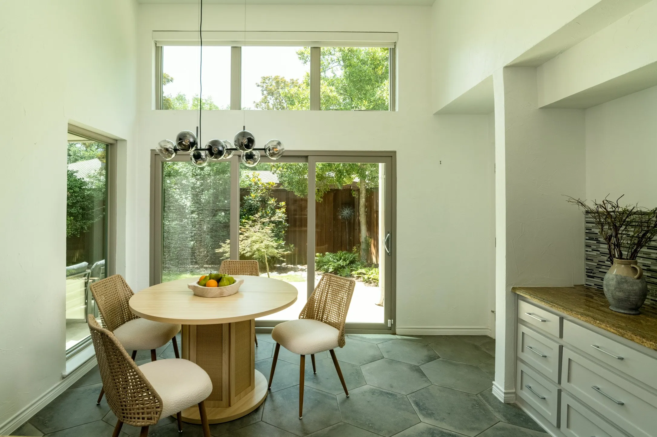 Eat in kitchen area