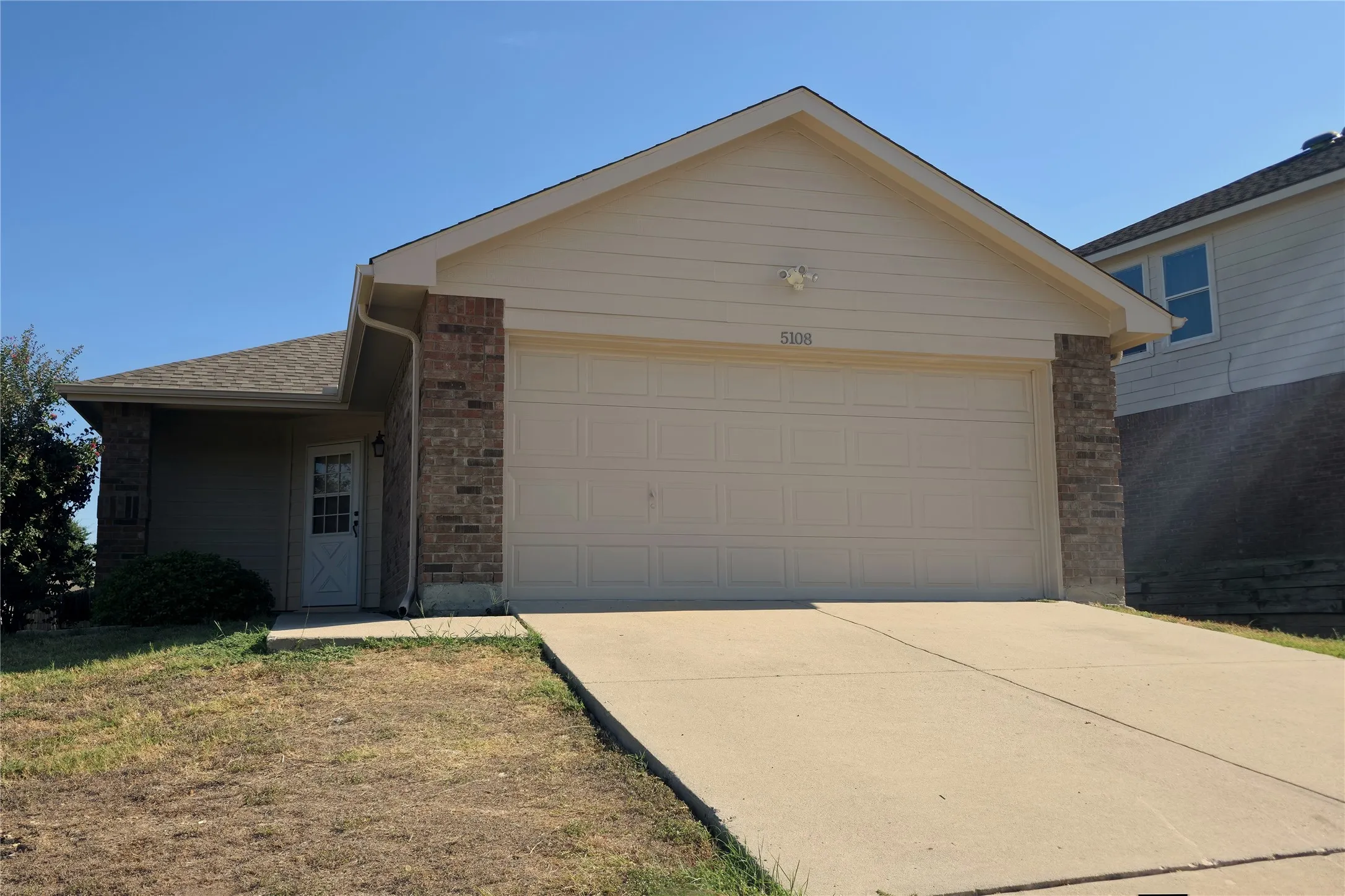 Single Family Residence For Rent in Tarrant County , 5108 Waterford Drive, Fort Worth, Texas 76179, 3 Bedroom, 2 Bathroom, 2 Garage spaces, 1,408 Sqft, built in 2006, mls#21366696, Real Estate Agent in Fort Worth, Homes For Rent in Tarrant county, Homes For Rent in Fort Worth, Realtor in Fort Worth Texas, Real Estate Brokerage Independent Realty Texas, Luminita Cordes Realtor