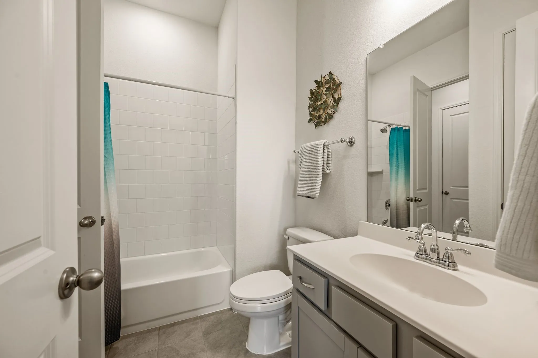 Wonderful Guest bathroom that is an ensuite to one of the guest bedrooms.