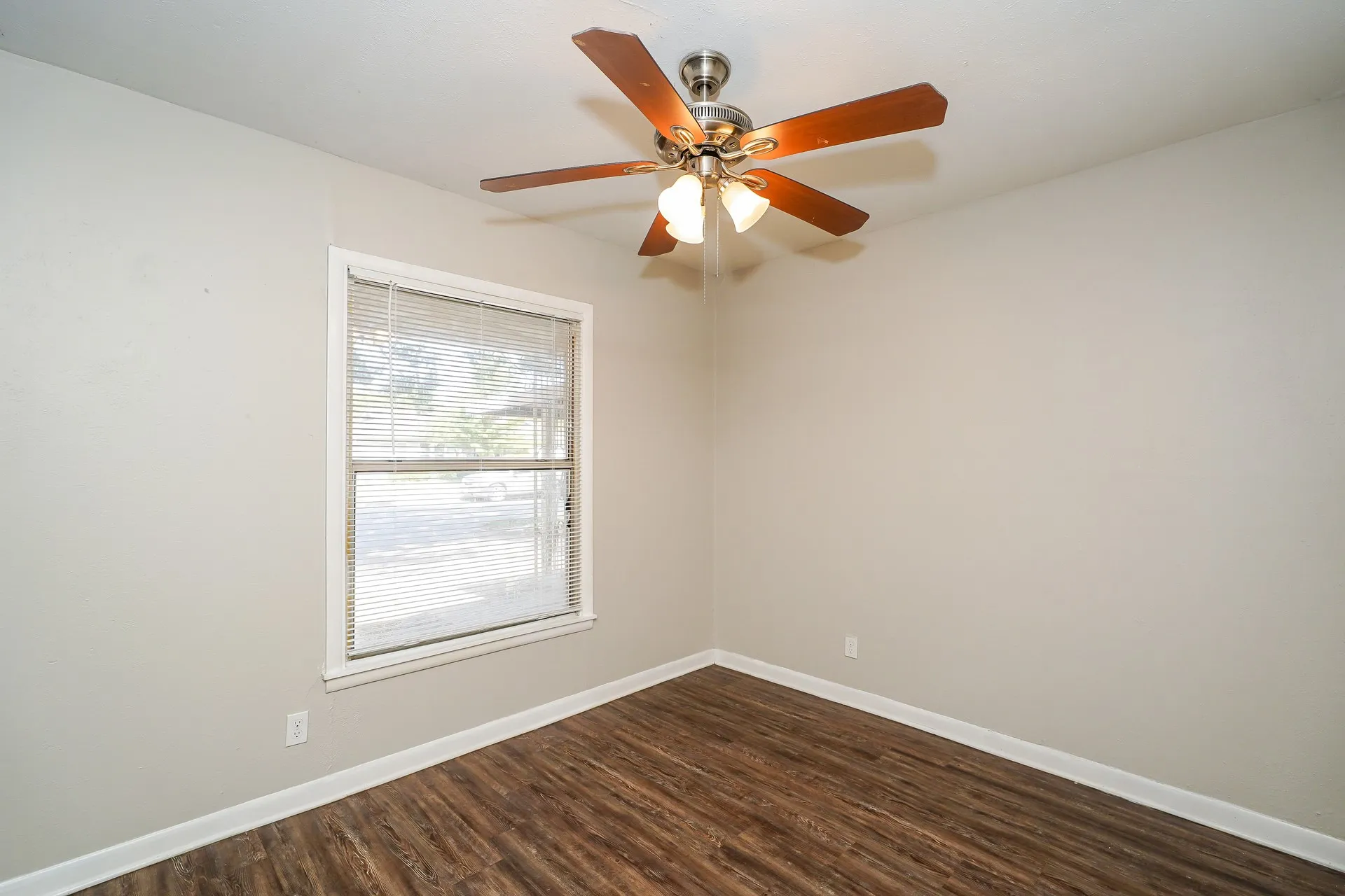 Single Family Residence For Rent in Tarrant County , 3516 Revere Street, Haltom City, Texas 76117, 4 Bedroom, 2 Bathroom, 1 Garage spaces, 1,390 Sqft, built in 1956, mls#21388670, Real Estate Agent in Haltom City, Homes For Rent in Tarrant county, Homes For Rent in Haltom City, Realtor in Haltom City Texas, Real Estate Brokerage Independent Realty Texas, Luminita Cordes Realtor
