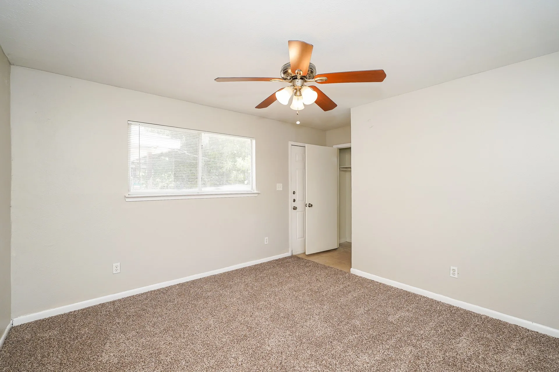 Single Family Residence For Rent in Tarrant County , 3516 Revere Street, Haltom City, Texas 76117, 4 Bedroom, 2 Bathroom, 1 Garage spaces, 1,390 Sqft, built in 1956, mls#21388670, Real Estate Agent in Haltom City, Homes For Rent in Tarrant county, Homes For Rent in Haltom City, Realtor in Haltom City Texas, Real Estate Brokerage Independent Realty Texas, Luminita Cordes Realtor