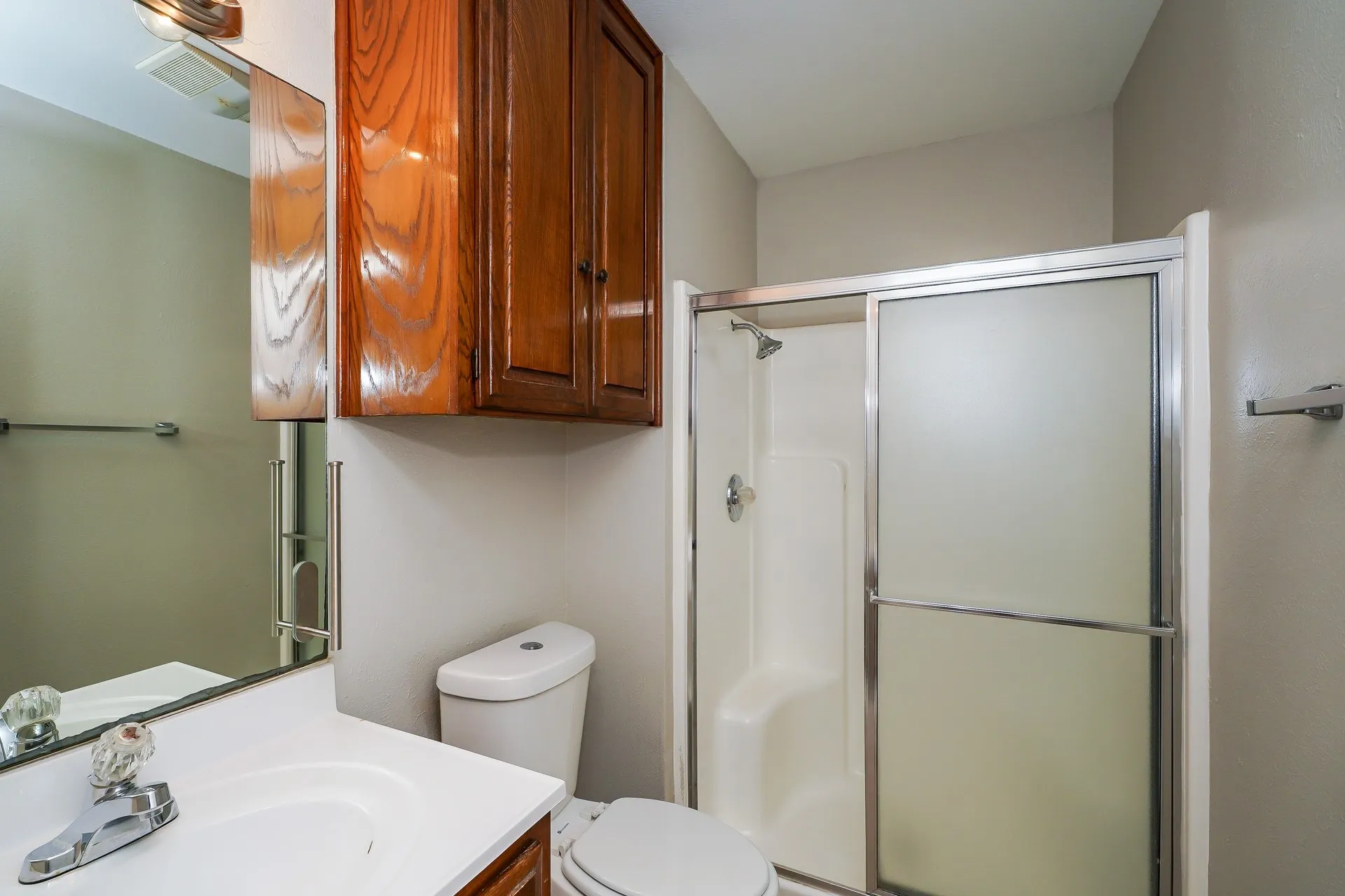 Single Family Residence For Rent in Tarrant County , 3516 Revere Street, Haltom City, Texas 76117, 4 Bedroom, 2 Bathroom, 1 Garage spaces, 1,390 Sqft, built in 1956, mls#21388670, Real Estate Agent in Haltom City, Homes For Rent in Tarrant county, Homes For Rent in Haltom City, Realtor in Haltom City Texas, Real Estate Brokerage Independent Realty Texas, Luminita Cordes Realtor