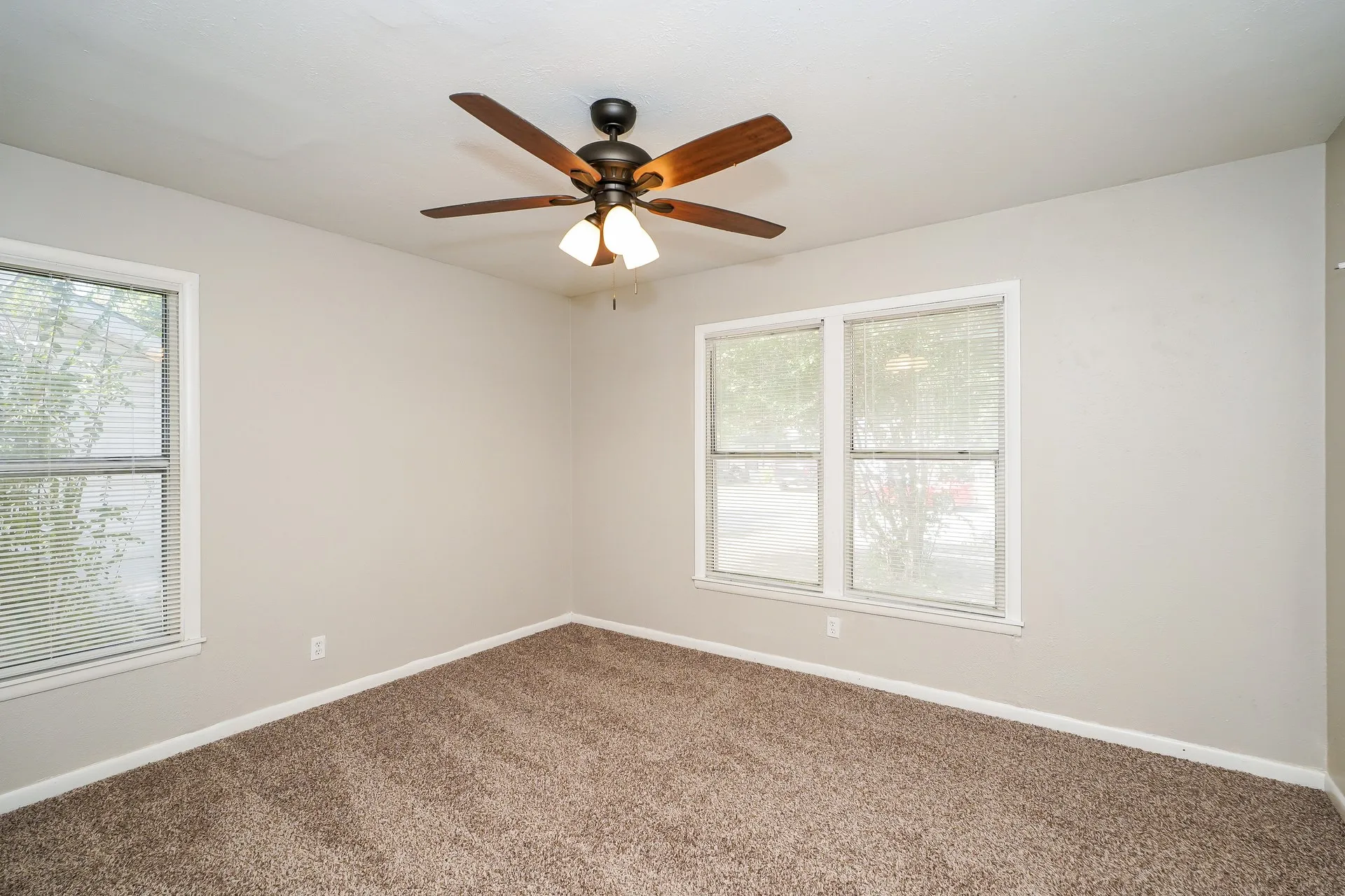 Single Family Residence For Rent in Tarrant County , 3516 Revere Street, Haltom City, Texas 76117, 4 Bedroom, 2 Bathroom, 1 Garage spaces, 1,390 Sqft, built in 1956, mls#21388670, Real Estate Agent in Haltom City, Homes For Rent in Tarrant county, Homes For Rent in Haltom City, Realtor in Haltom City Texas, Real Estate Brokerage Independent Realty Texas, Luminita Cordes Realtor