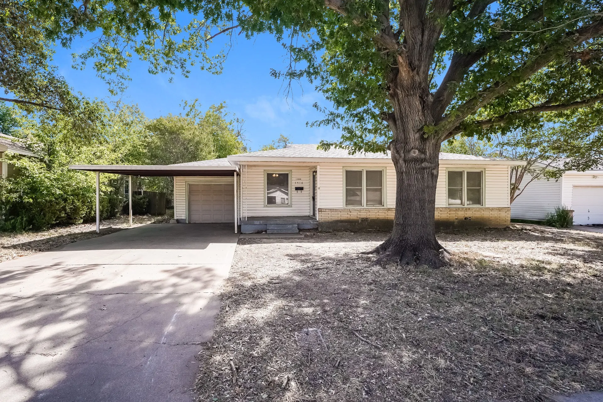 Single Family Residence For Rent in Tarrant County , 3516 Revere Street, Haltom City, Texas 76117, 4 Bedroom, 2 Bathroom, 1 Garage spaces, 1,390 Sqft, built in 1956, mls#21388670, Real Estate Agent in Haltom City, Homes For Rent in Tarrant county, Homes For Rent in Haltom City, Realtor in Haltom City Texas, Real Estate Brokerage Independent Realty Texas, Luminita Cordes Realtor