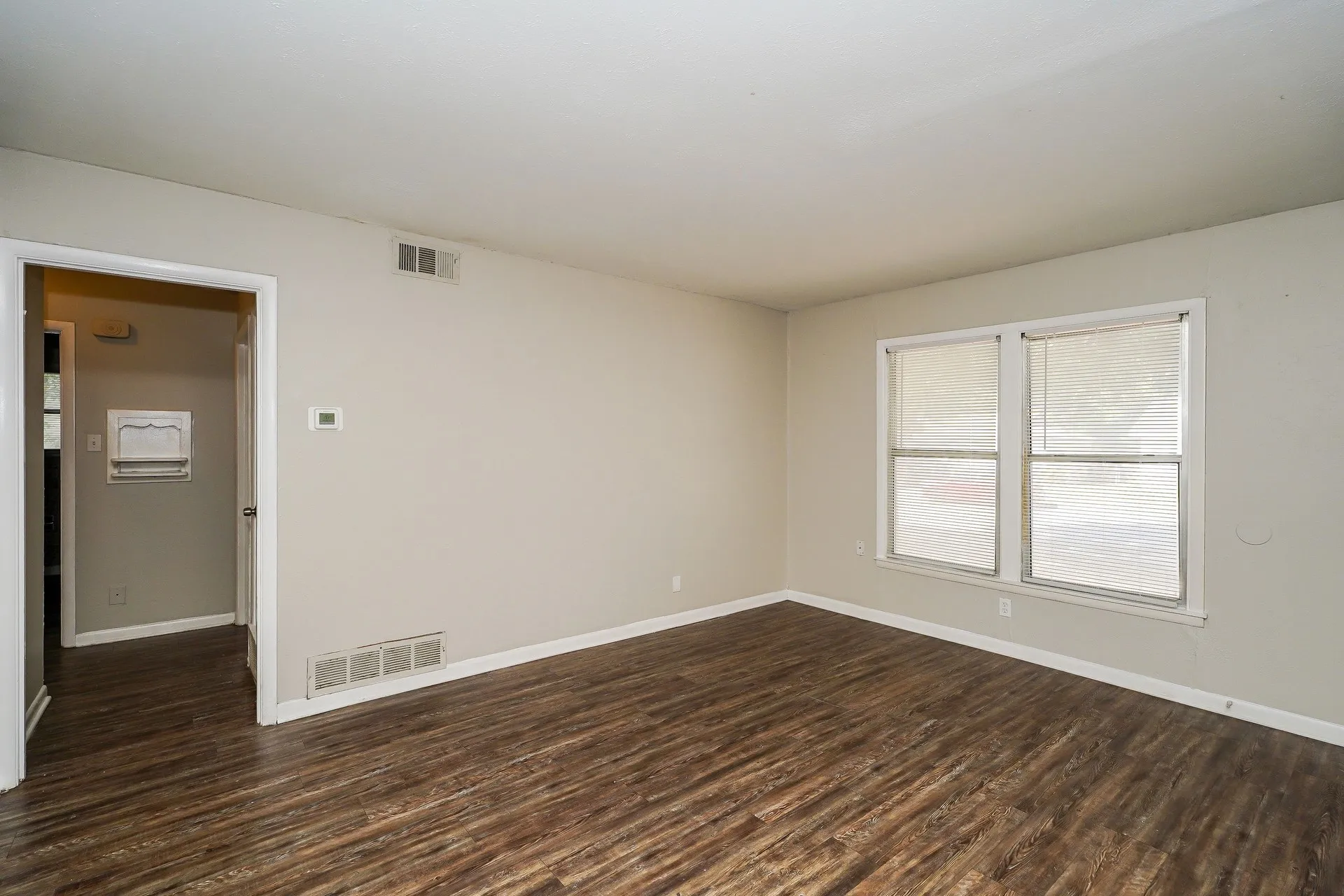 Single Family Residence For Rent in Tarrant County , 3516 Revere Street, Haltom City, Texas 76117, 4 Bedroom, 2 Bathroom, 1 Garage spaces, 1,390 Sqft, built in 1956, mls#21388670, Real Estate Agent in Haltom City, Homes For Rent in Tarrant county, Homes For Rent in Haltom City, Realtor in Haltom City Texas, Real Estate Brokerage Independent Realty Texas, Luminita Cordes Realtor