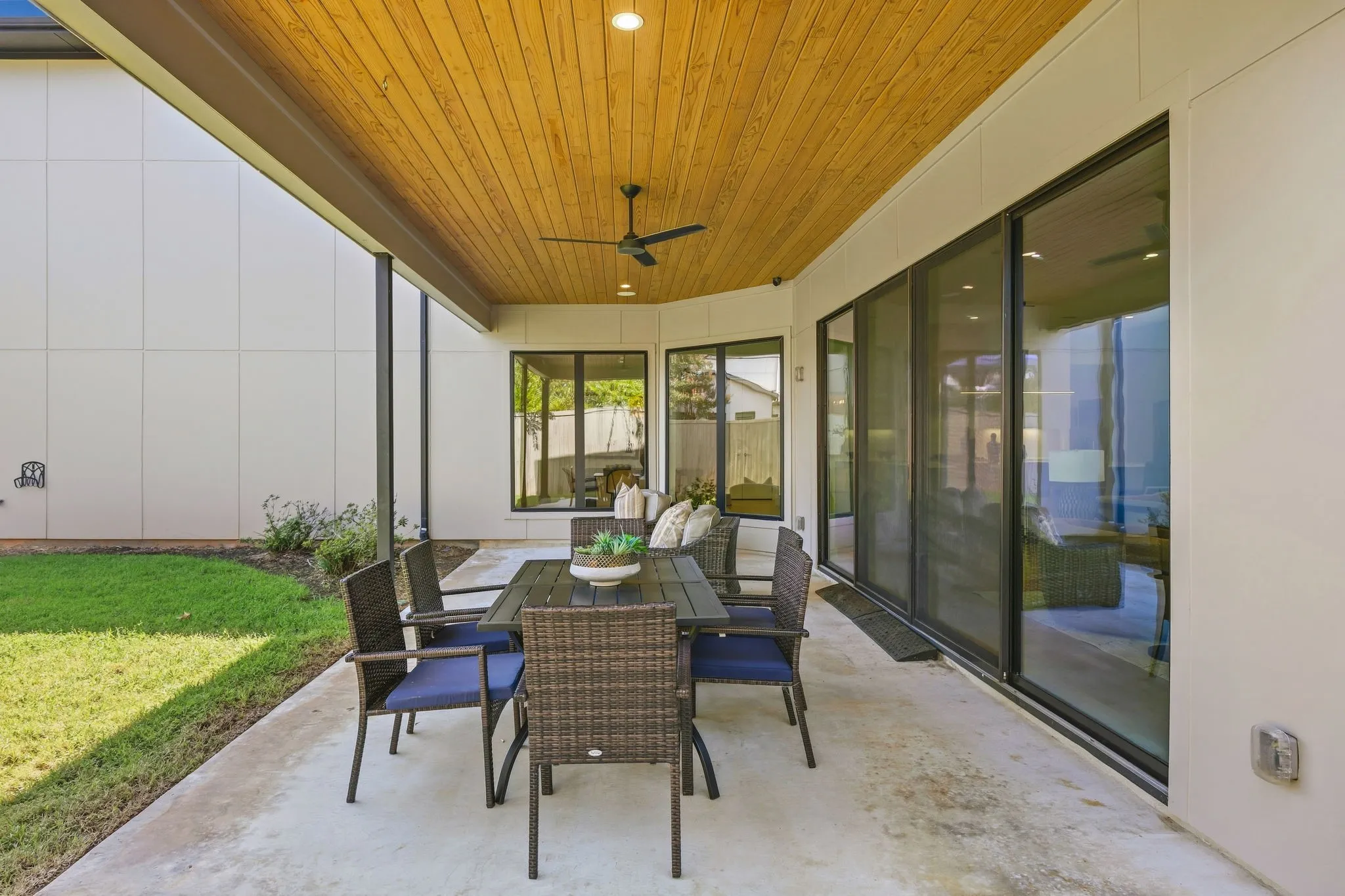 Single Family Residence For Sale in Dallas County , 9750 Mixon Drive, Dallas, Texas 75220, 5 Bedroom, 5 Bathroom, 2 Garage spaces, 4,318 Sqft, built in 2022, mls#21387016, Real Estate Agent in Dallas, Homes For Sale in Dallas county, Homes For Sale in Dallas, Realtor in Dallas Texas, Real Estate Brokerage Independent Realty Texas, Luminita Cordes Realtor