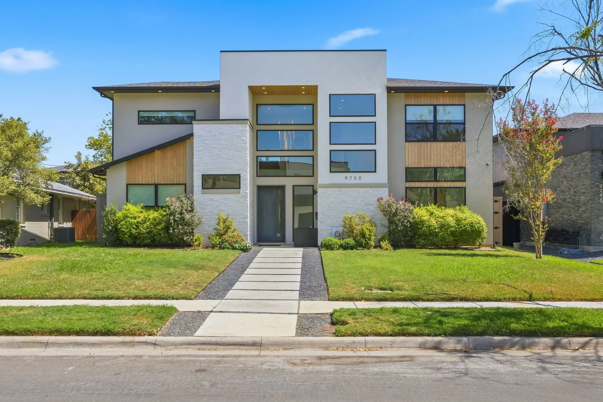 Single Family Residence For Sale in Dallas County , 9750 Mixon Drive, Dallas, Texas 75220, 5 Bedroom, 5 Bathroom, 2 Garage spaces, 4,318 Sqft, built in 2022, mls#21387016, Real Estate Agent in Dallas, Homes For Sale in Dallas county, Homes For Sale in Dallas, Realtor in Dallas Texas, Real Estate Brokerage Independent Realty Texas, Luminita Cordes Realtor