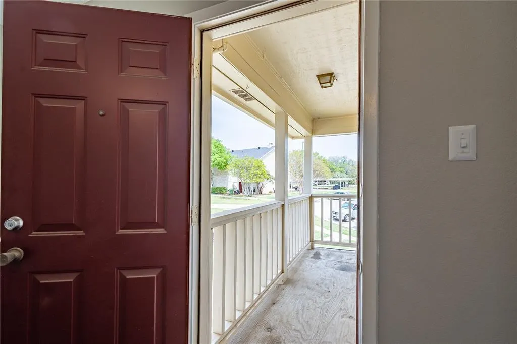 Quadruplex For Rent in Tarrant County , 808 Treadwell Court 808A, Hurst, Texas 76053, 2 Bedroom, 3 Bathroom, Garage spaces, 1,056 Sqft, built in 1985, mls#21388465, Real Estate Agent in Hurst, Homes For Rent in Tarrant county, Homes For Rent in Hurst, Realtor in Hurst Texas, Real Estate Brokerage Independent Realty Texas, Luminita Cordes Realtor