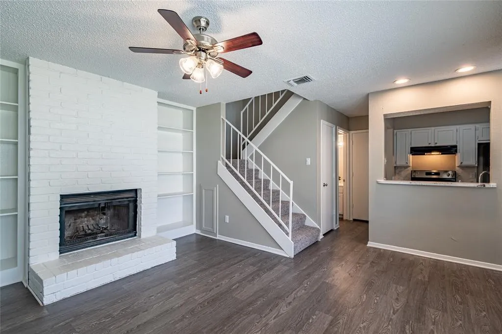 Quadruplex For Rent in Tarrant County , 808 Treadwell Court 808A, Hurst, Texas 76053, 2 Bedroom, 3 Bathroom, Garage spaces, 1,056 Sqft, built in 1985, mls#21388465, Real Estate Agent in Hurst, Homes For Rent in Tarrant county, Homes For Rent in Hurst, Realtor in Hurst Texas, Real Estate Brokerage Independent Realty Texas, Luminita Cordes Realtor