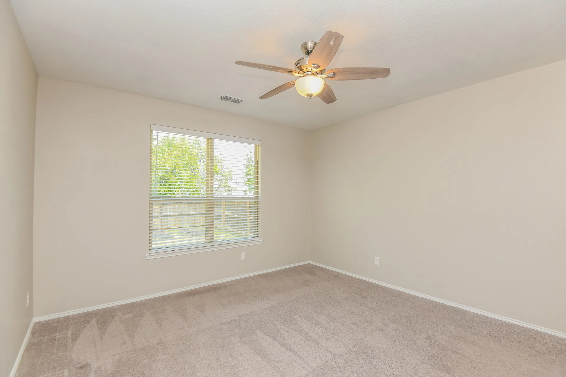 Single Family Residence For Rent in Tarrant County , 6252 Outrigger Road, Fort Worth, Texas 76179, 4 Bedroom, 3 Bathroom, 2 Garage spaces, 2,594 Sqft, built in 2019, mls#21388682, Real Estate Agent in Fort Worth, Homes For Rent in Tarrant county, Homes For Rent in Fort Worth, Realtor in Fort Worth Texas, Real Estate Brokerage Independent Realty Texas, Luminita Cordes Realtor