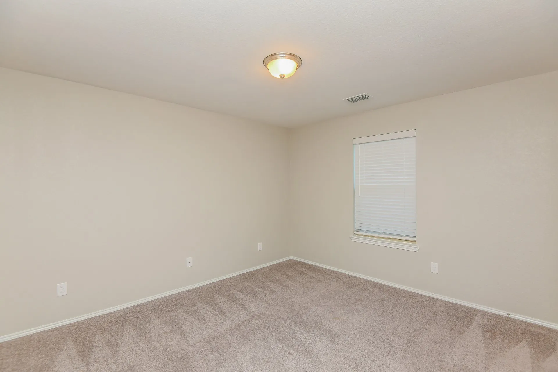 Single Family Residence For Rent in Tarrant County , 6252 Outrigger Road, Fort Worth, Texas 76179, 4 Bedroom, 3 Bathroom, 2 Garage spaces, 2,594 Sqft, built in 2019, mls#21388682, Real Estate Agent in Fort Worth, Homes For Rent in Tarrant county, Homes For Rent in Fort Worth, Realtor in Fort Worth Texas, Real Estate Brokerage Independent Realty Texas, Luminita Cordes Realtor