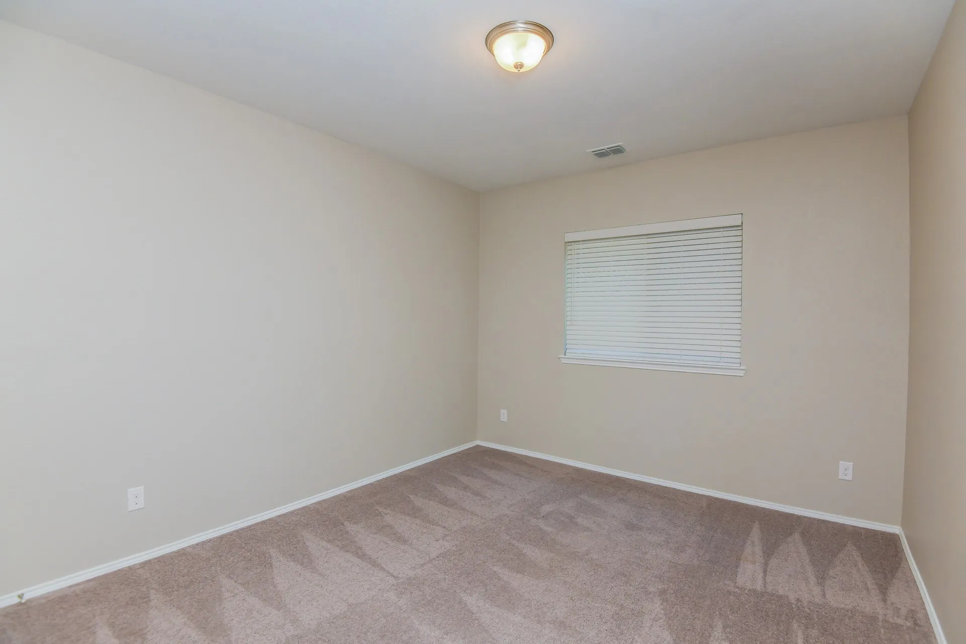Single Family Residence For Rent in Tarrant County , 6252 Outrigger Road, Fort Worth, Texas 76179, 4 Bedroom, 3 Bathroom, 2 Garage spaces, 2,594 Sqft, built in 2019, mls#21388682, Real Estate Agent in Fort Worth, Homes For Rent in Tarrant county, Homes For Rent in Fort Worth, Realtor in Fort Worth Texas, Real Estate Brokerage Independent Realty Texas, Luminita Cordes Realtor