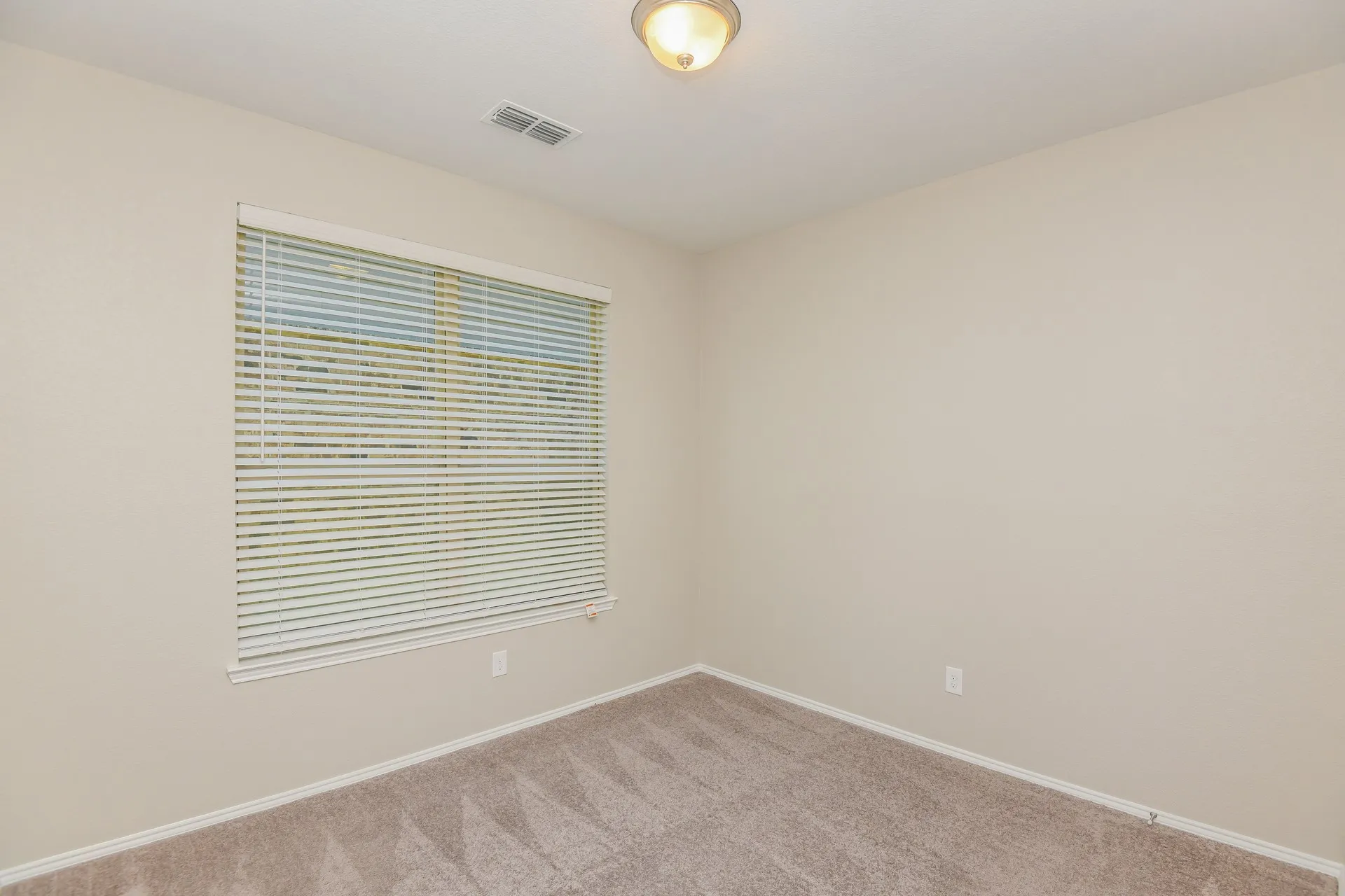Single Family Residence For Rent in Tarrant County , 6252 Outrigger Road, Fort Worth, Texas 76179, 4 Bedroom, 3 Bathroom, 2 Garage spaces, 2,594 Sqft, built in 2019, mls#21388682, Real Estate Agent in Fort Worth, Homes For Rent in Tarrant county, Homes For Rent in Fort Worth, Realtor in Fort Worth Texas, Real Estate Brokerage Independent Realty Texas, Luminita Cordes Realtor